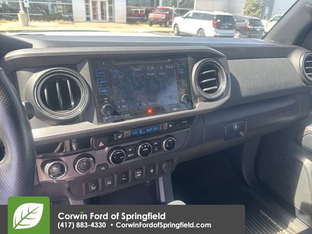 Used 2017 Toyota Tacoma TRD Sport image 14