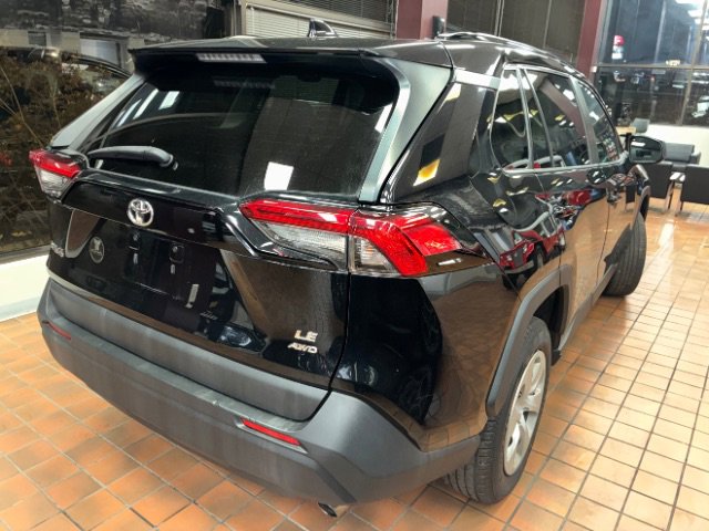 Used 2019 Toyota RAV4 LE image 10
