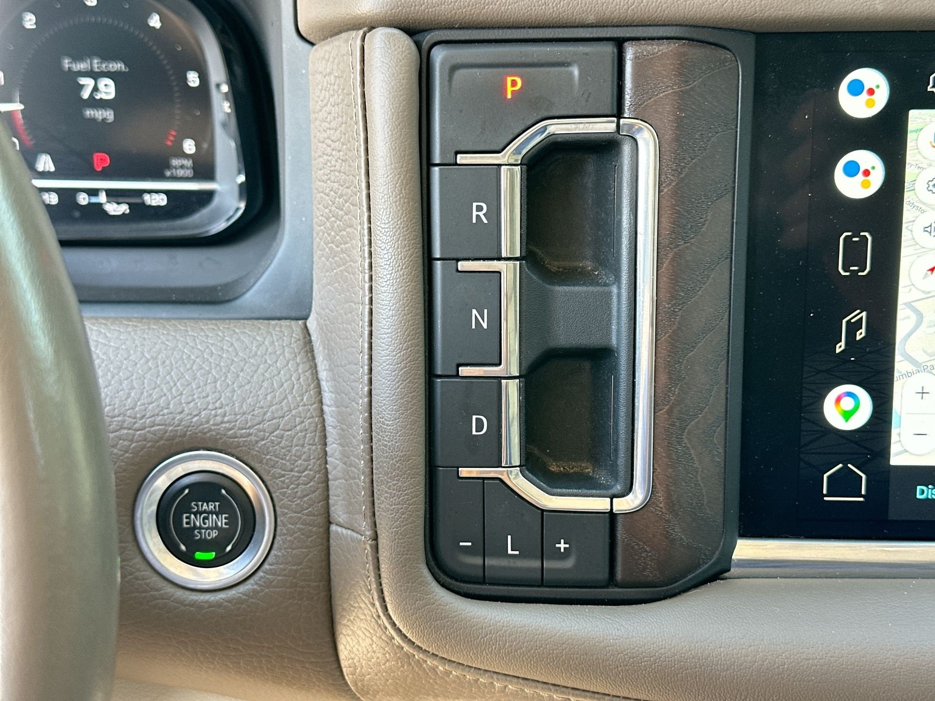 Used 2022 GMC Yukon Denali RWD image 16