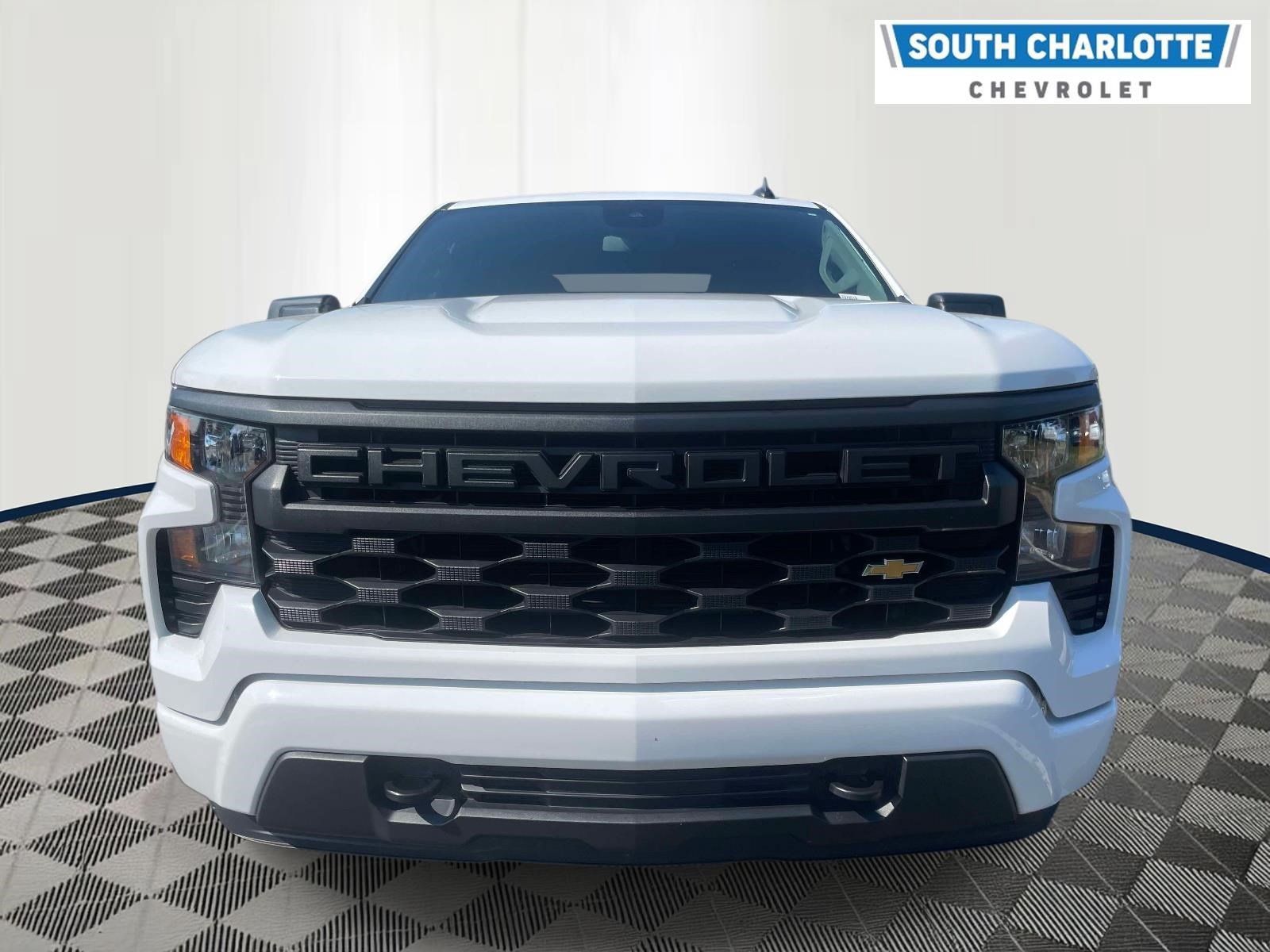 Used 2024 Chevrolet Silverado 1500 Custom RWD image 2