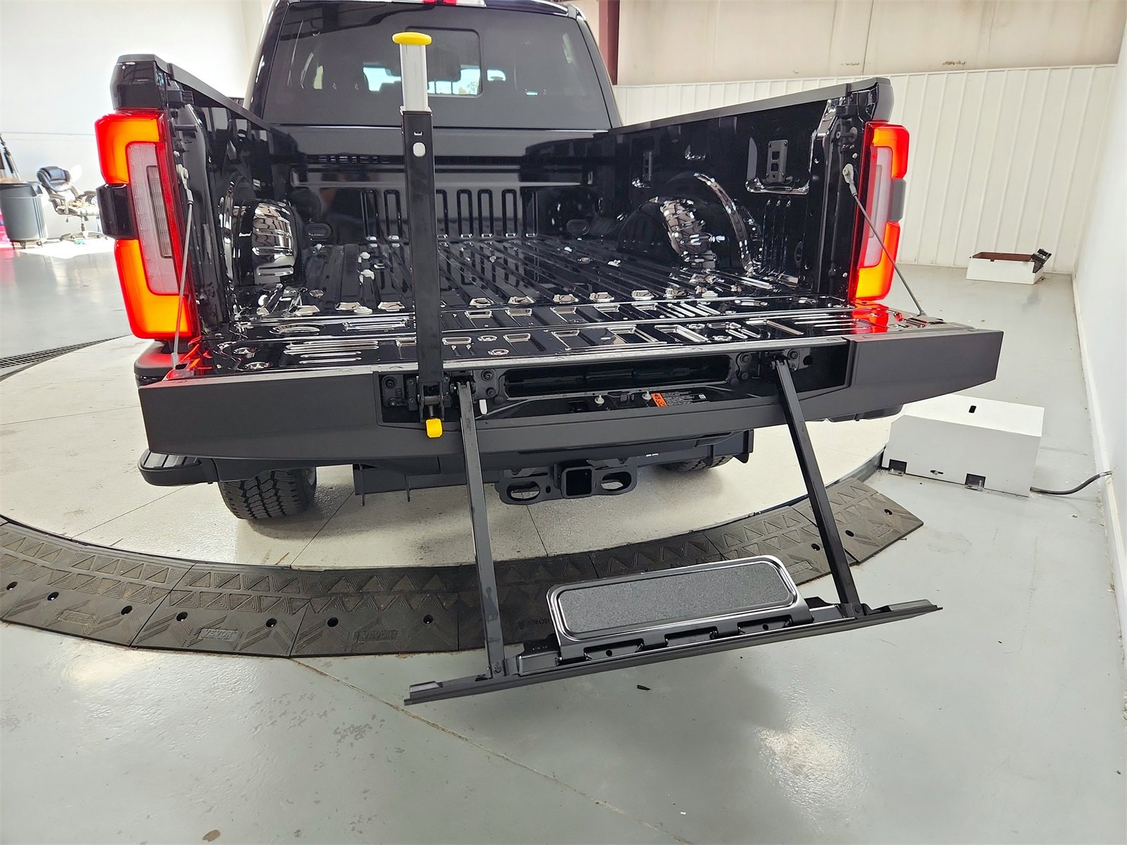 New 2026 Ford F350 Platinum w/ FX4 Off-Road Package image 51