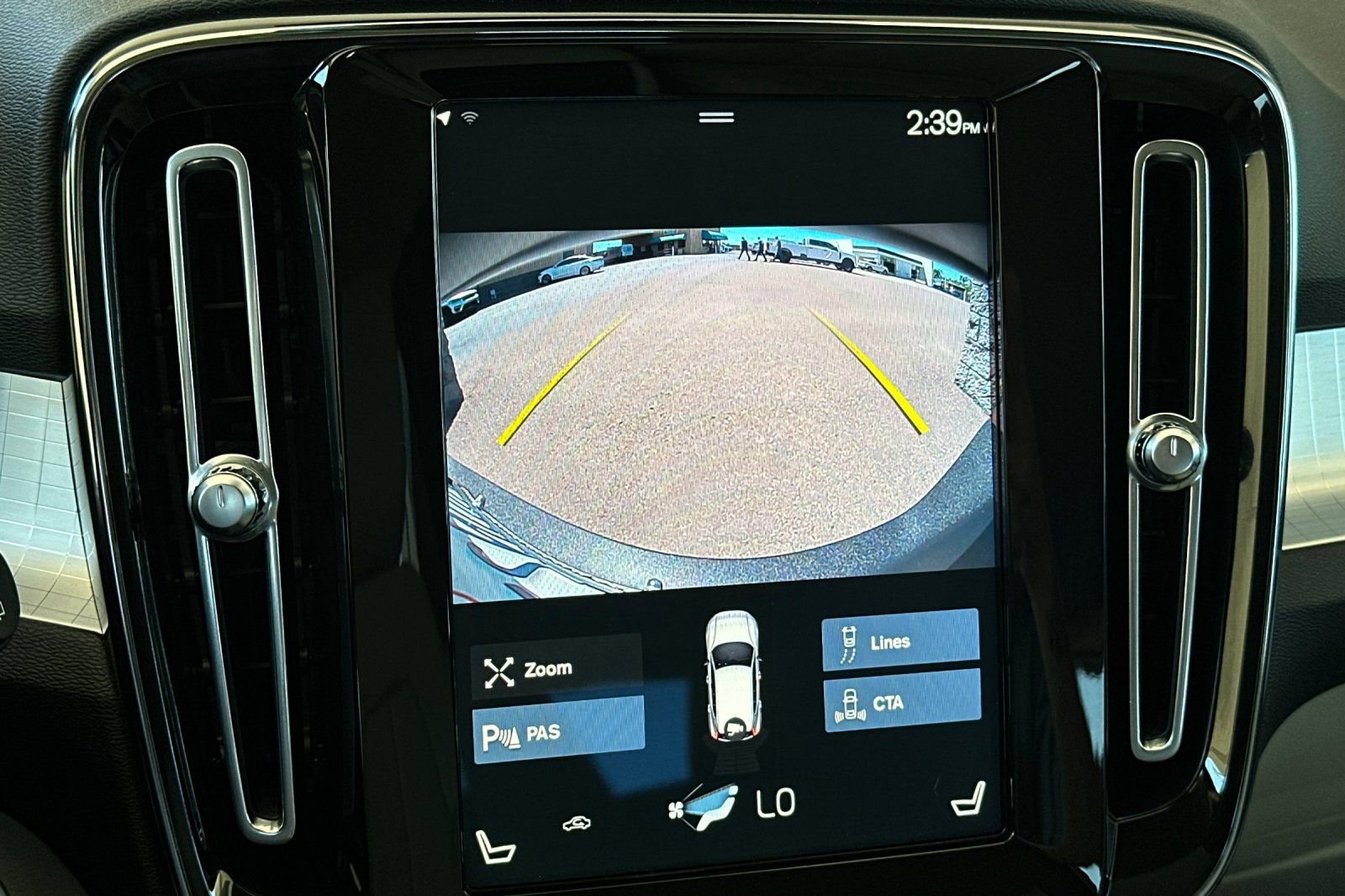 Used 2022 Volvo XC40 T5 Momentum image 18