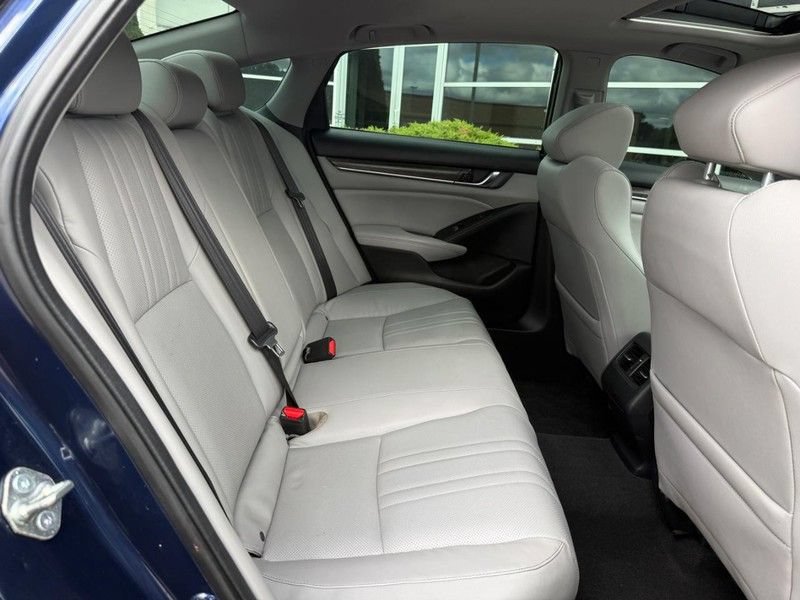 Used 2018 Honda Accord Touring image 12