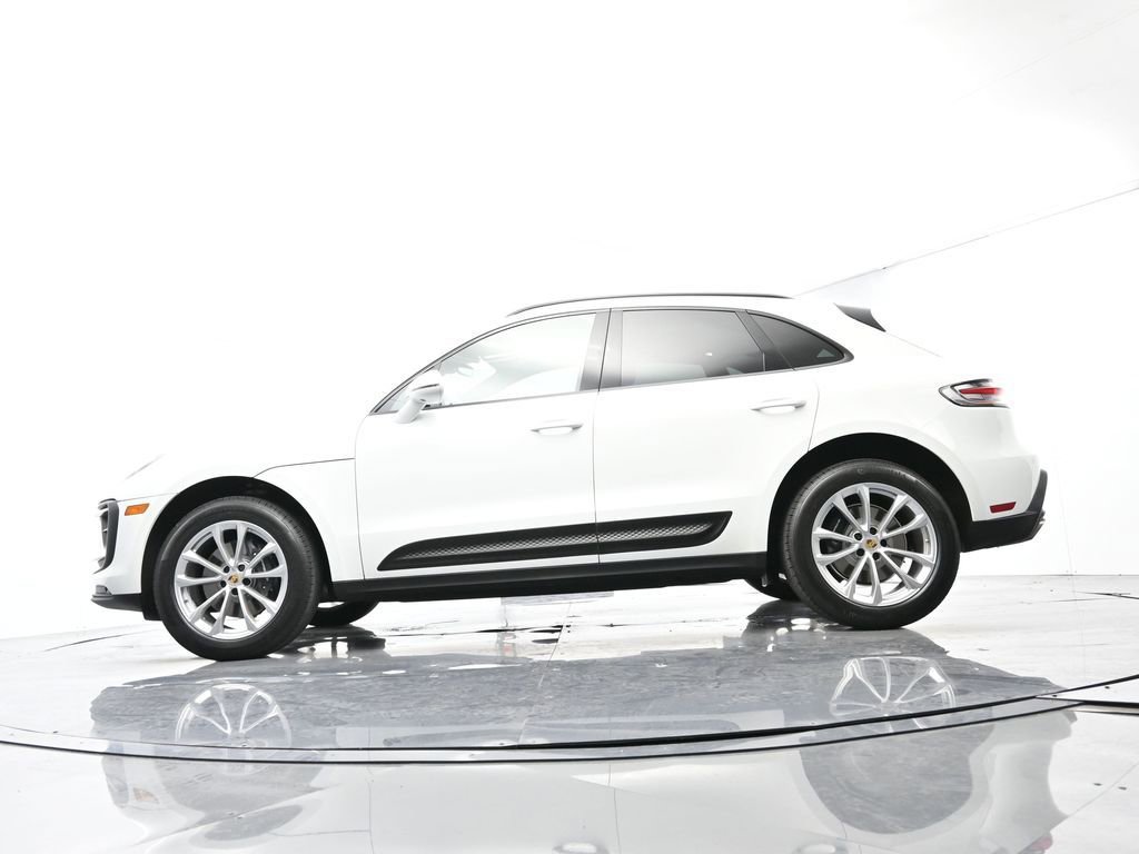 Certified 2022 Porsche Macan AWD/4WD image 47