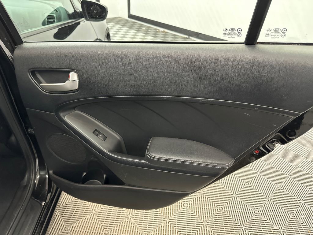 Used 2017 Kia Forte LX image 14