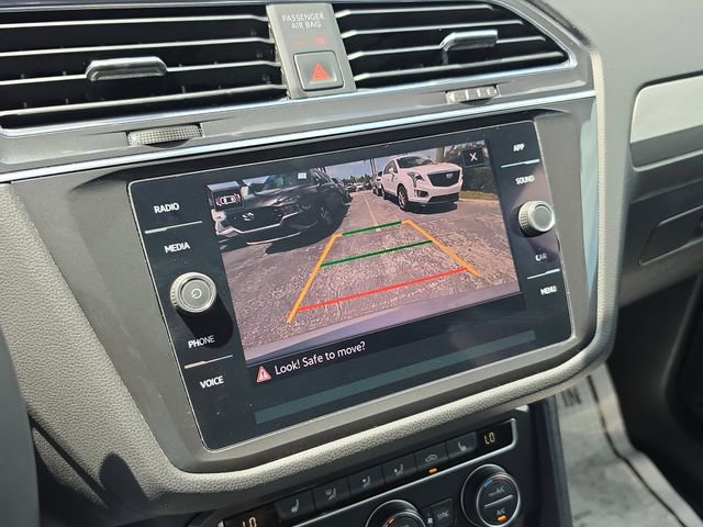 Used 2021 Volkswagen Tiguan SE w/ Panoramic Sunroof Package FWD image 23
