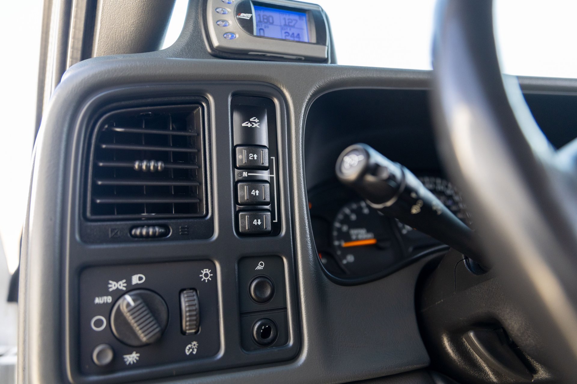 Used 2006 Chevrolet Silverado 2500 LT w/ Heavy-Duty Power Package image 35