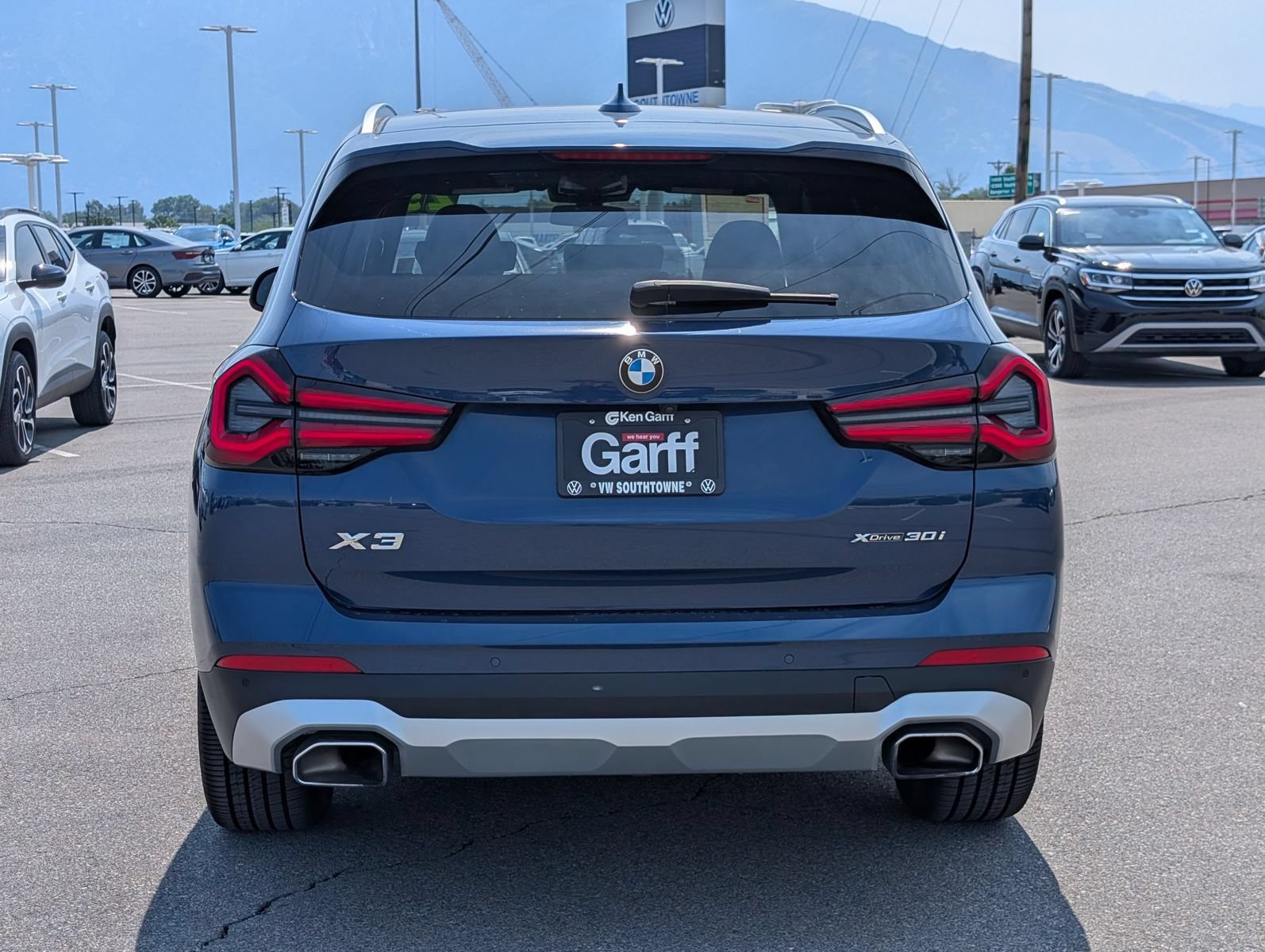 Used 2023 BMW X3 xDrive30i w/ Premium Package AWD/4WD image 4