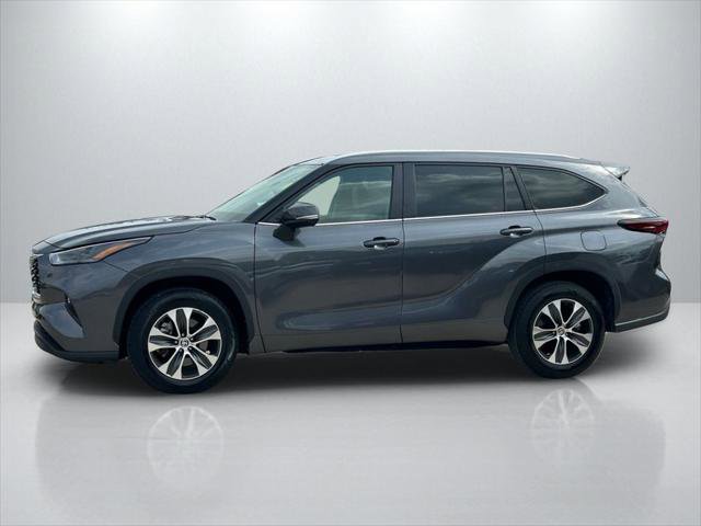 Certified 2025 Toyota Highlander XLE FWD image 8