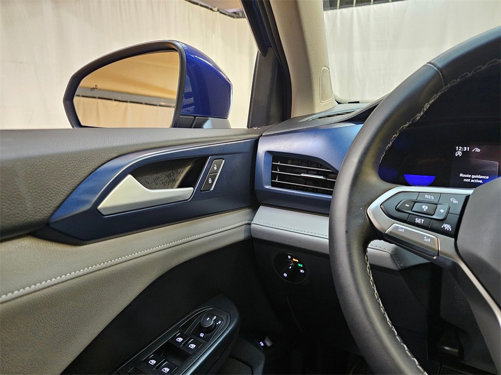 Used 2024 Volkswagen Taos SE image 33