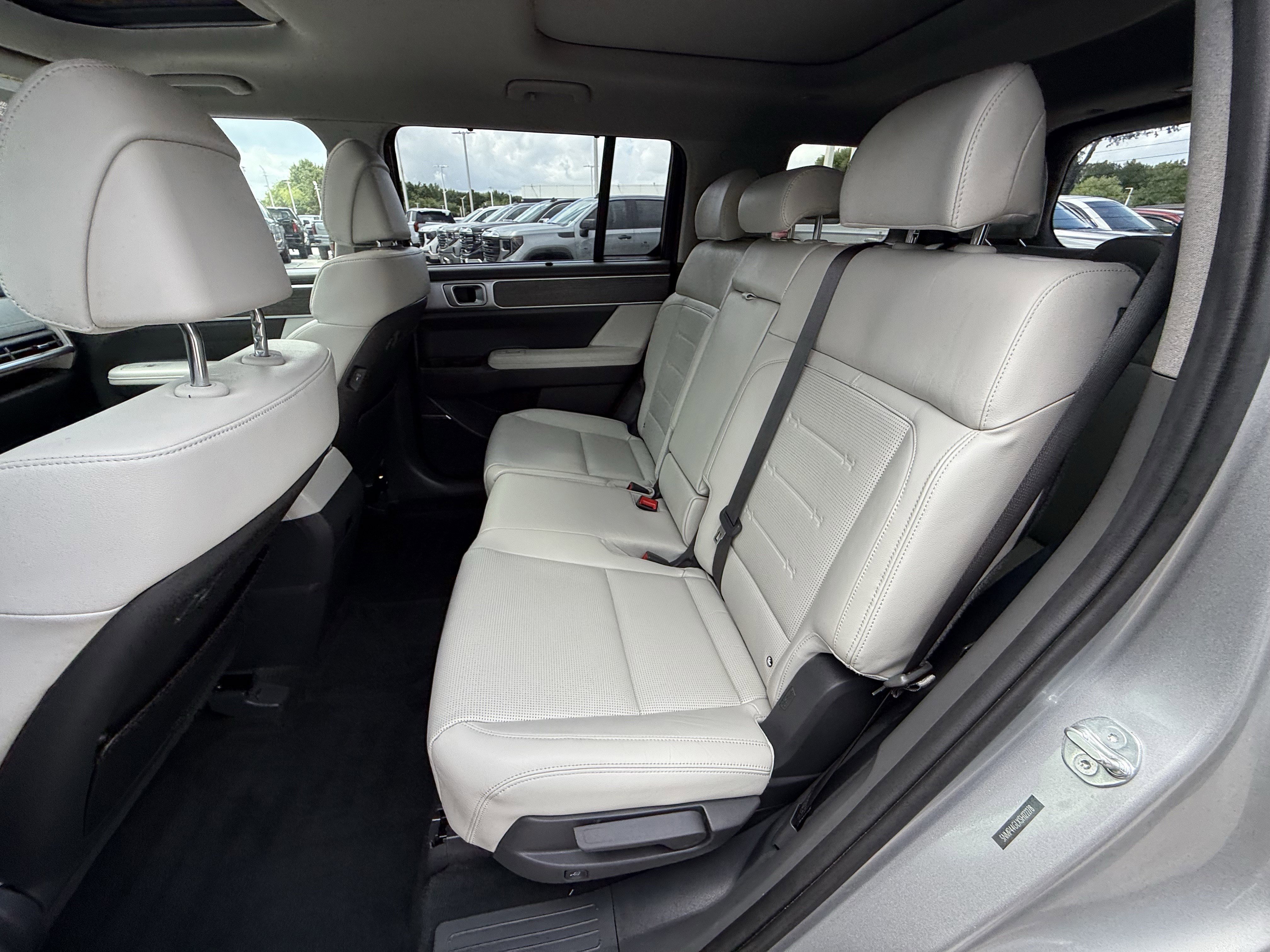 Used 2025 Hyundai Santa Fe Limited FWD image 31