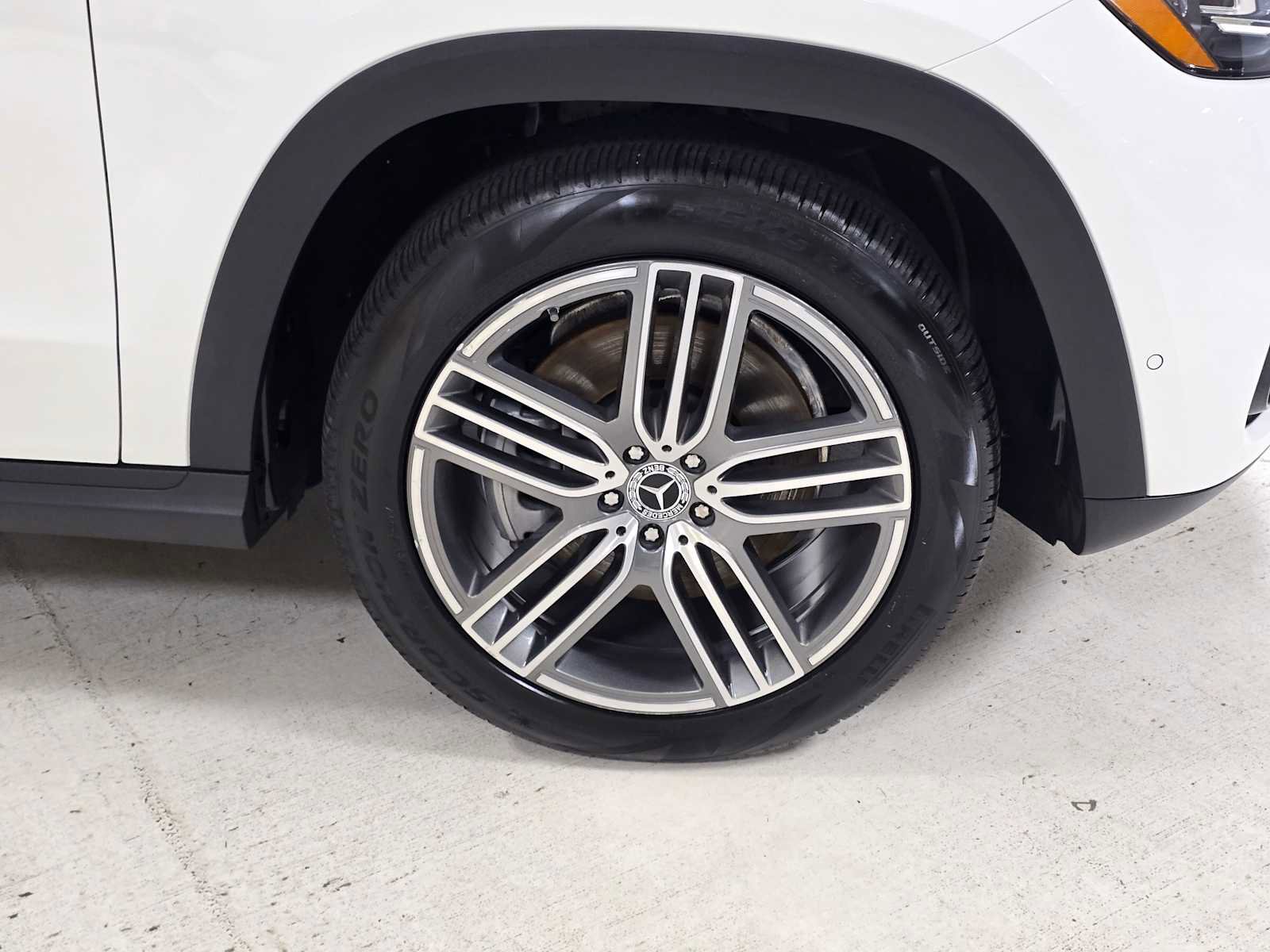 Used 2024 Mercedes-Benz GLS 450 4MATIC image 9