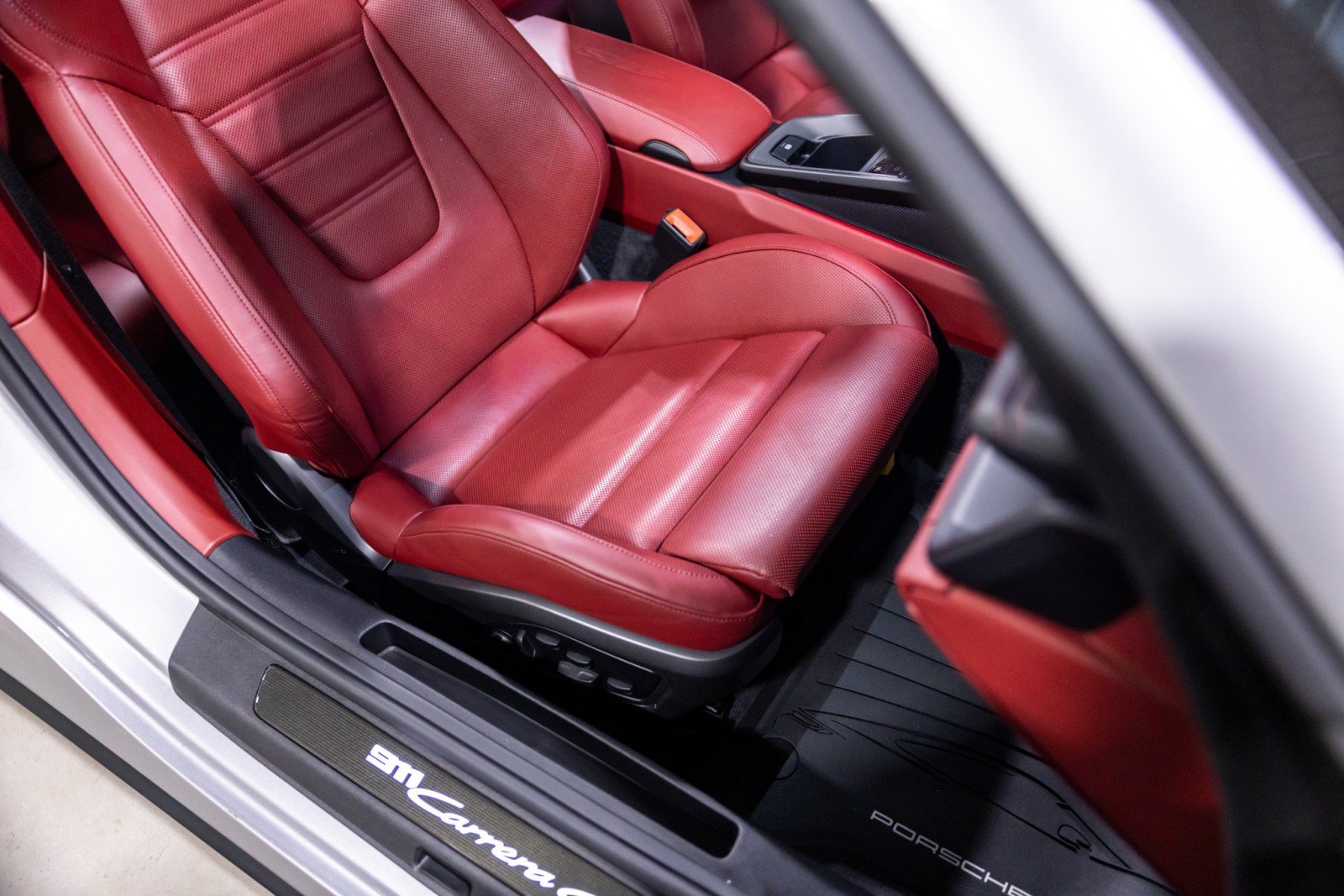 Used 2022 Porsche 911 Cabriolet image 28