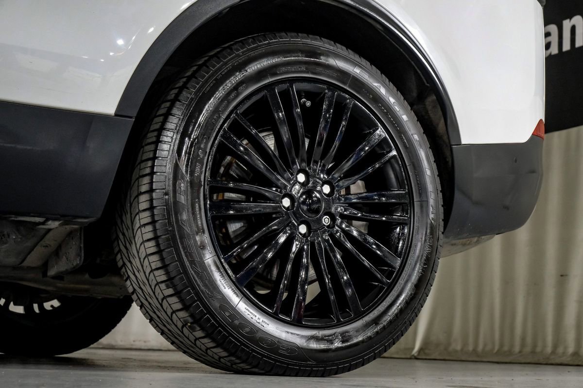 Used 2019 Land Rover Discovery HSE Luxury image 54