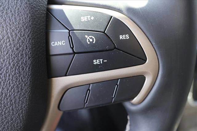 Used 2017 Jeep Grand Cherokee Overland AWD/4WD image 16