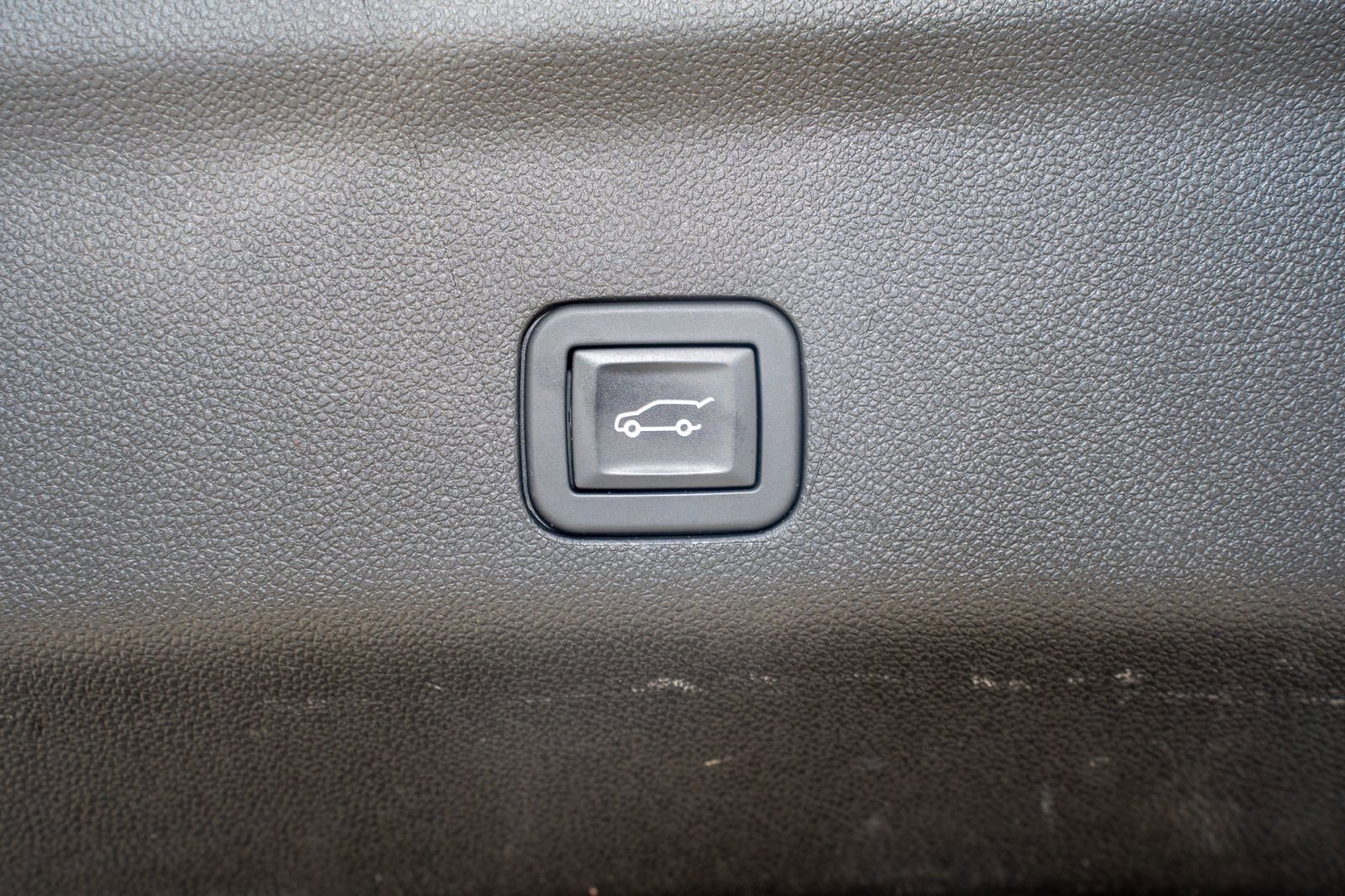 Used 2025 Chevrolet Tahoe LT image 11