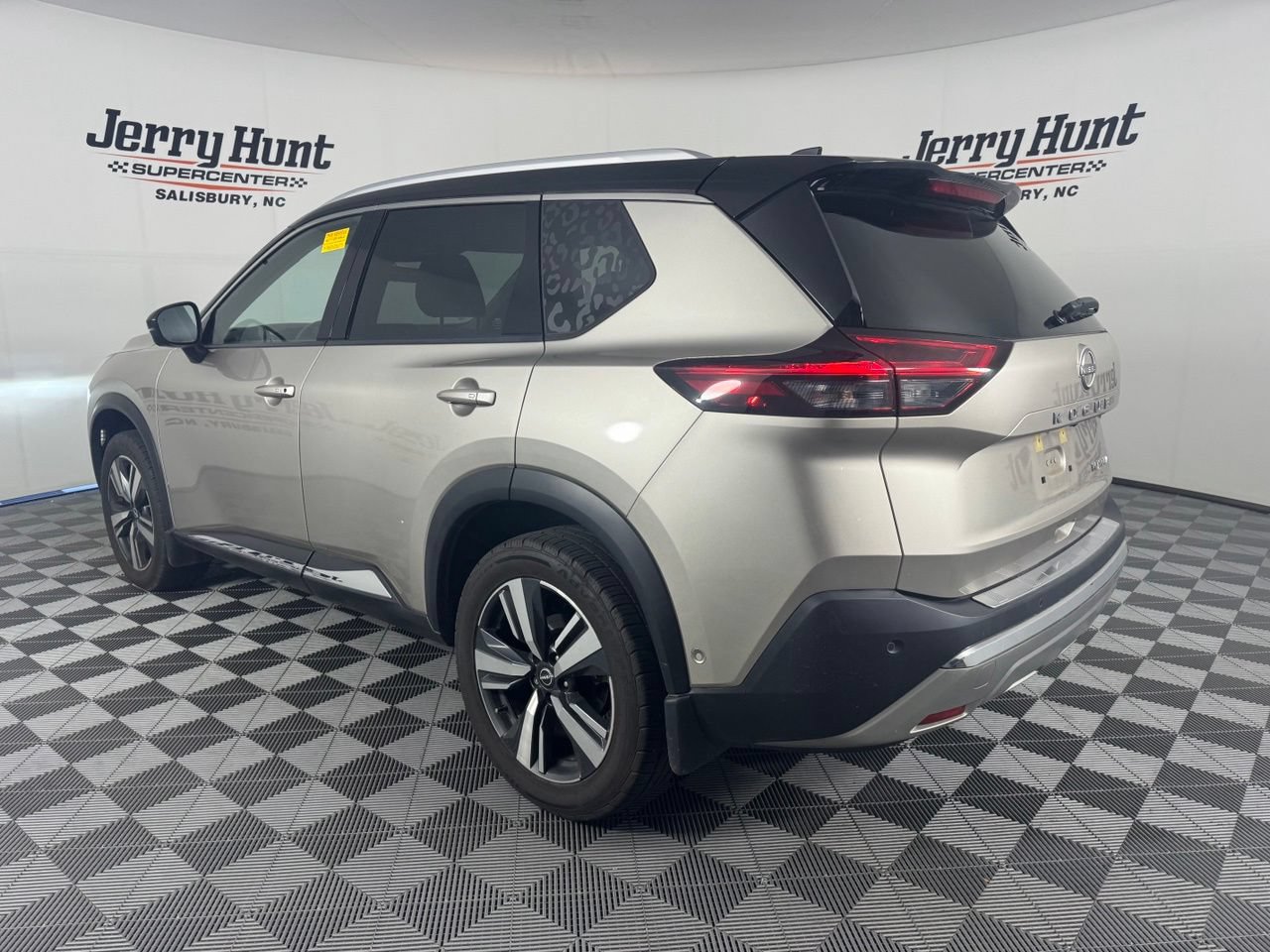 Used 2022 Nissan Rogue Platinum w/ Head-Up Display Package FWD image 8