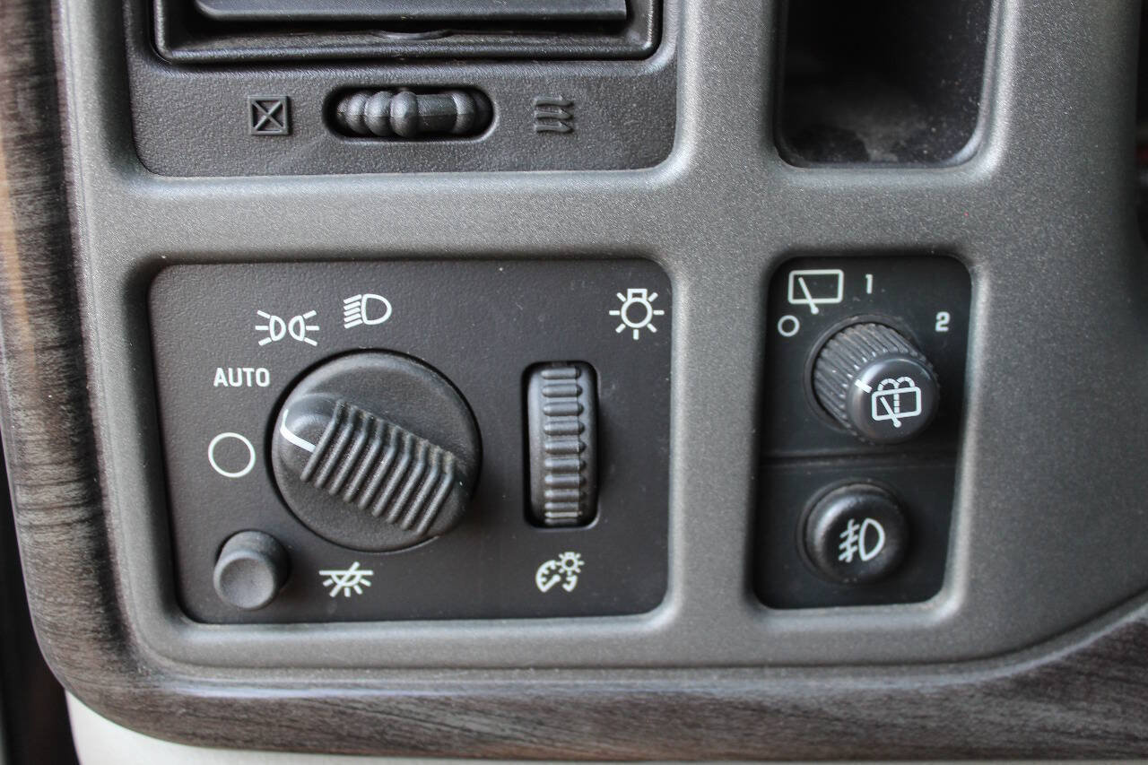 Used 2005 GMC Yukon Denali AWD/4WD image 16