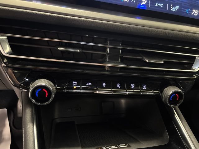 Used 2025 Chevrolet Traverse LT FWD image 23