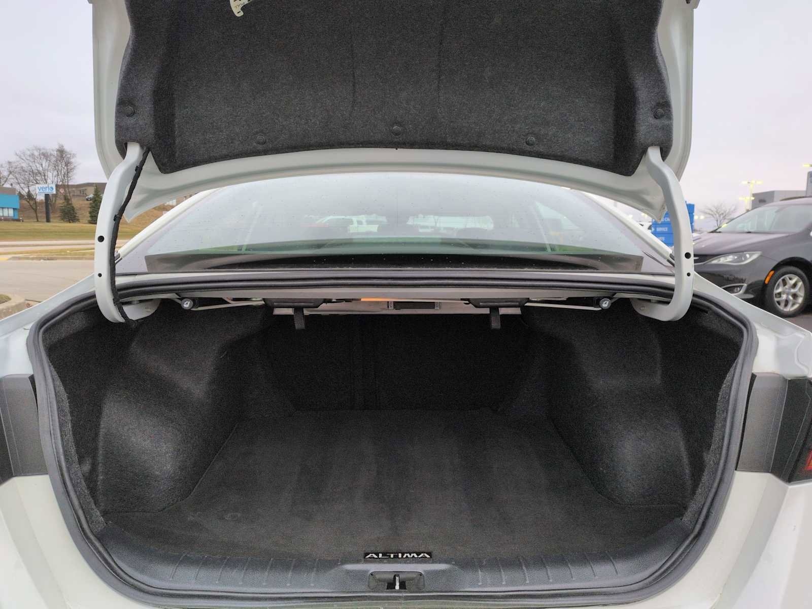 Used 2025 Nissan Altima 2.5 SV FWD image 31
