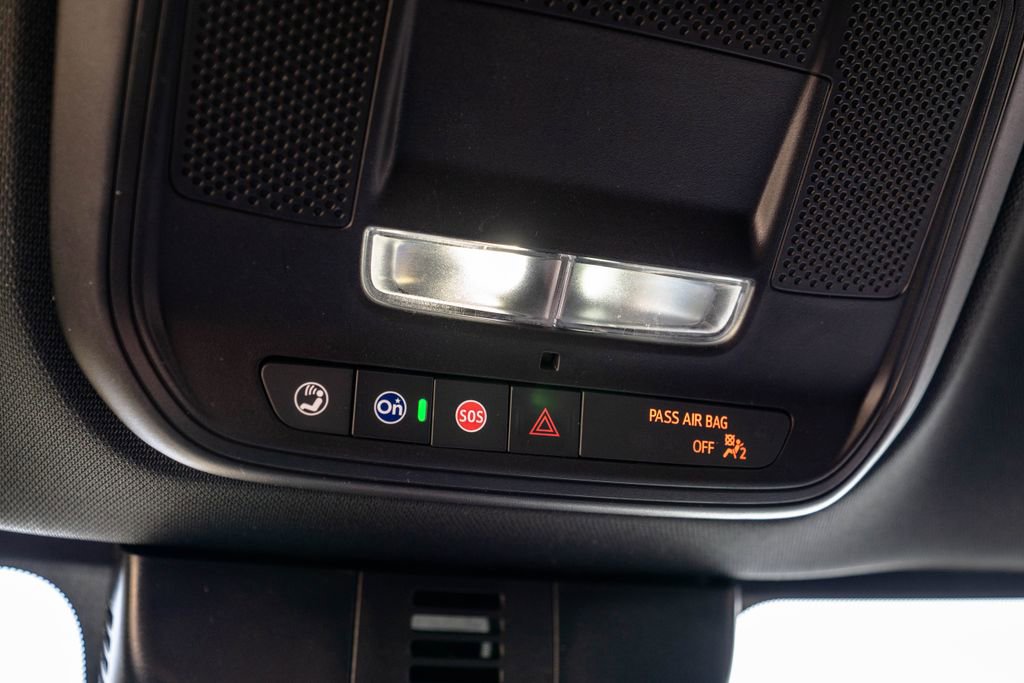 Used 2025 Chevrolet Traverse LT FWD image 30
