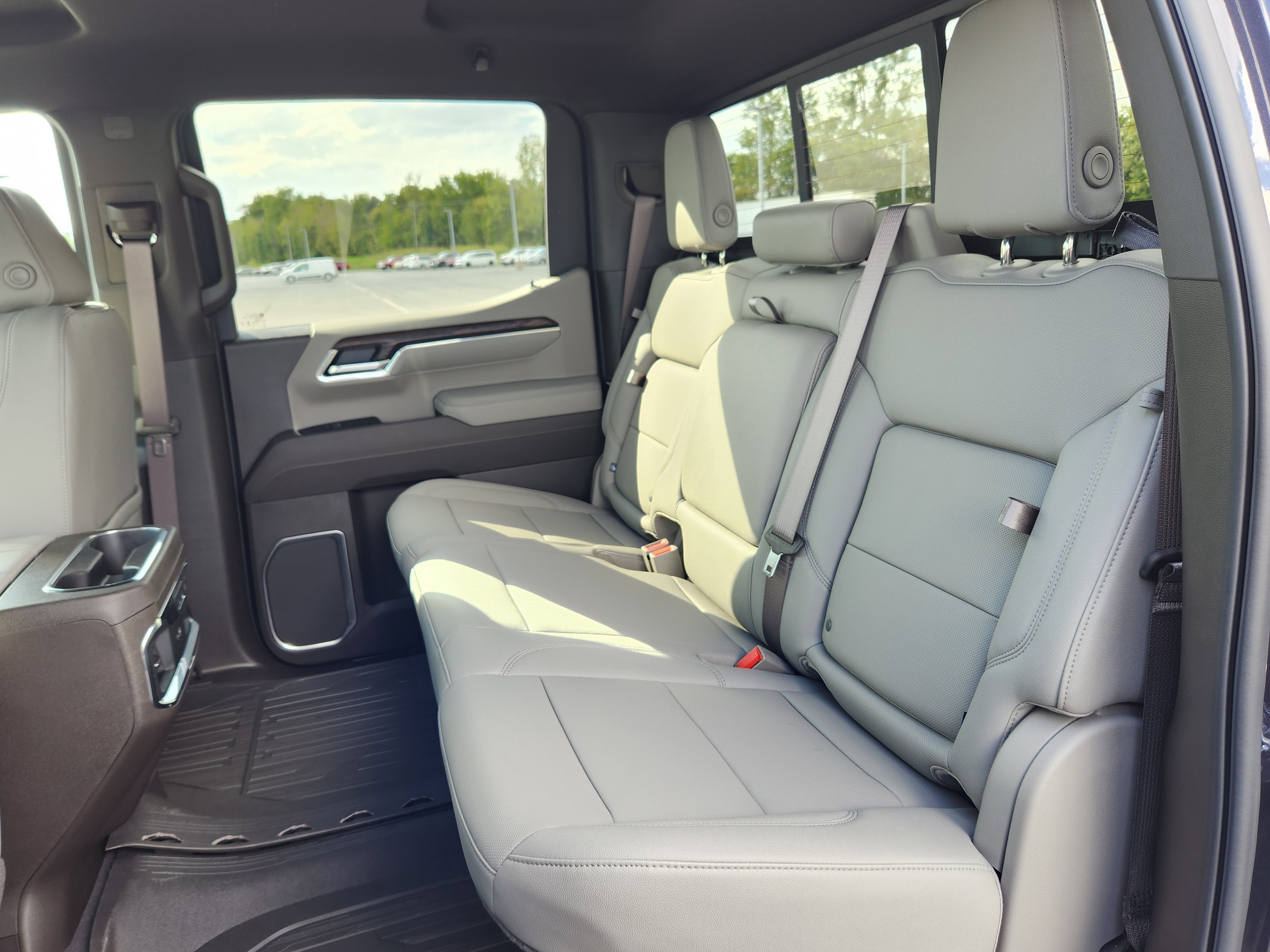 New 2026 GMC Sierra 1500 SLT w/ SLT Premium Package image 7