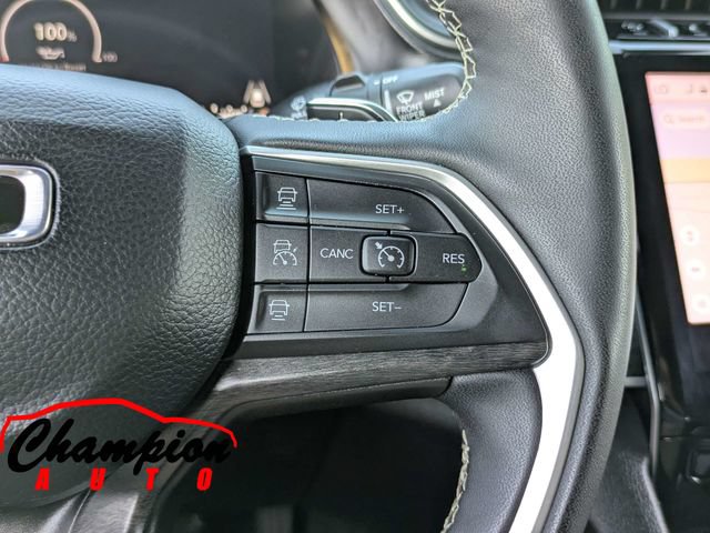 Used 2025 Jeep Grand Cherokee Limited AWD/4WD image 31