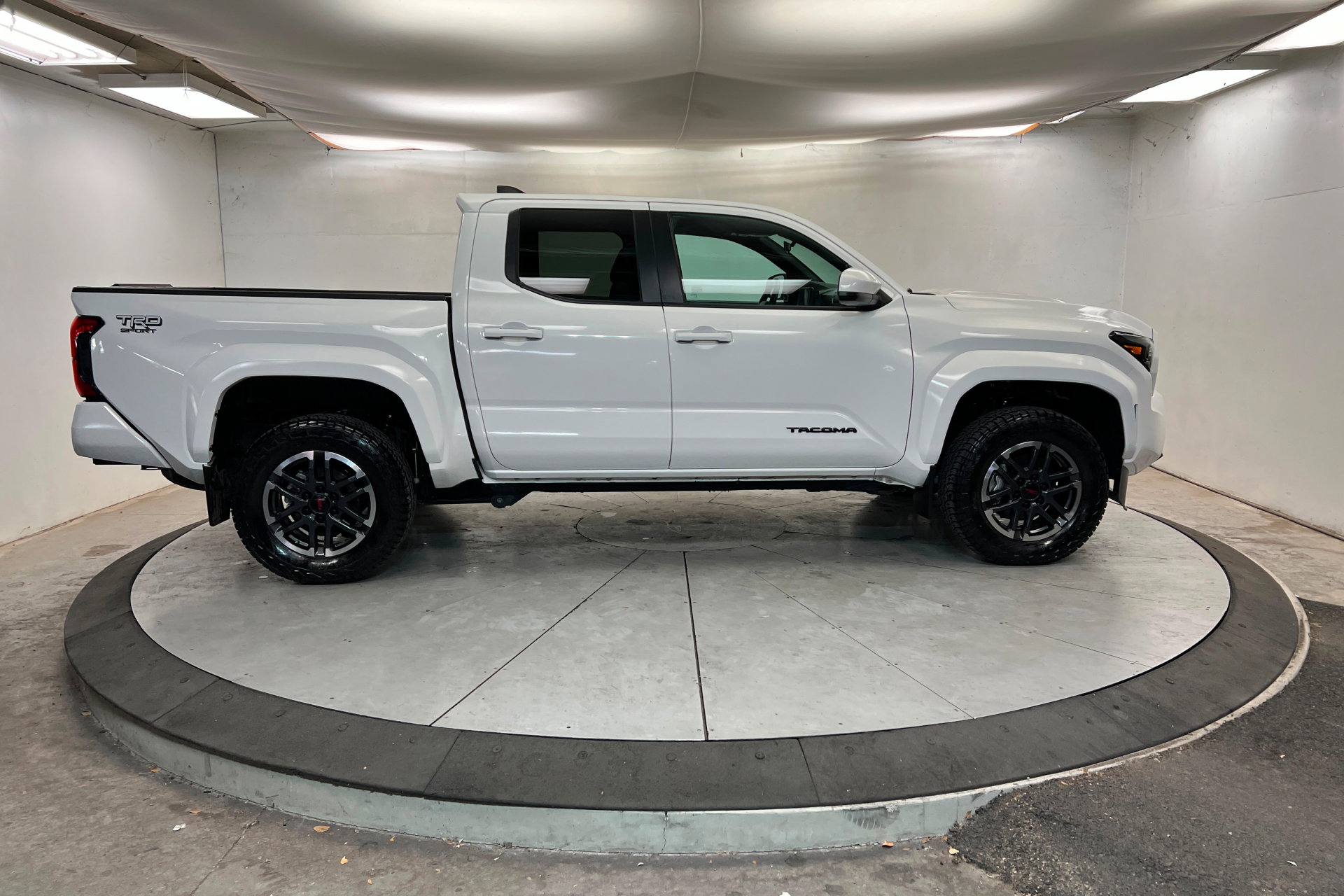 Used 2024 Toyota Tacoma TRD Sport image 6