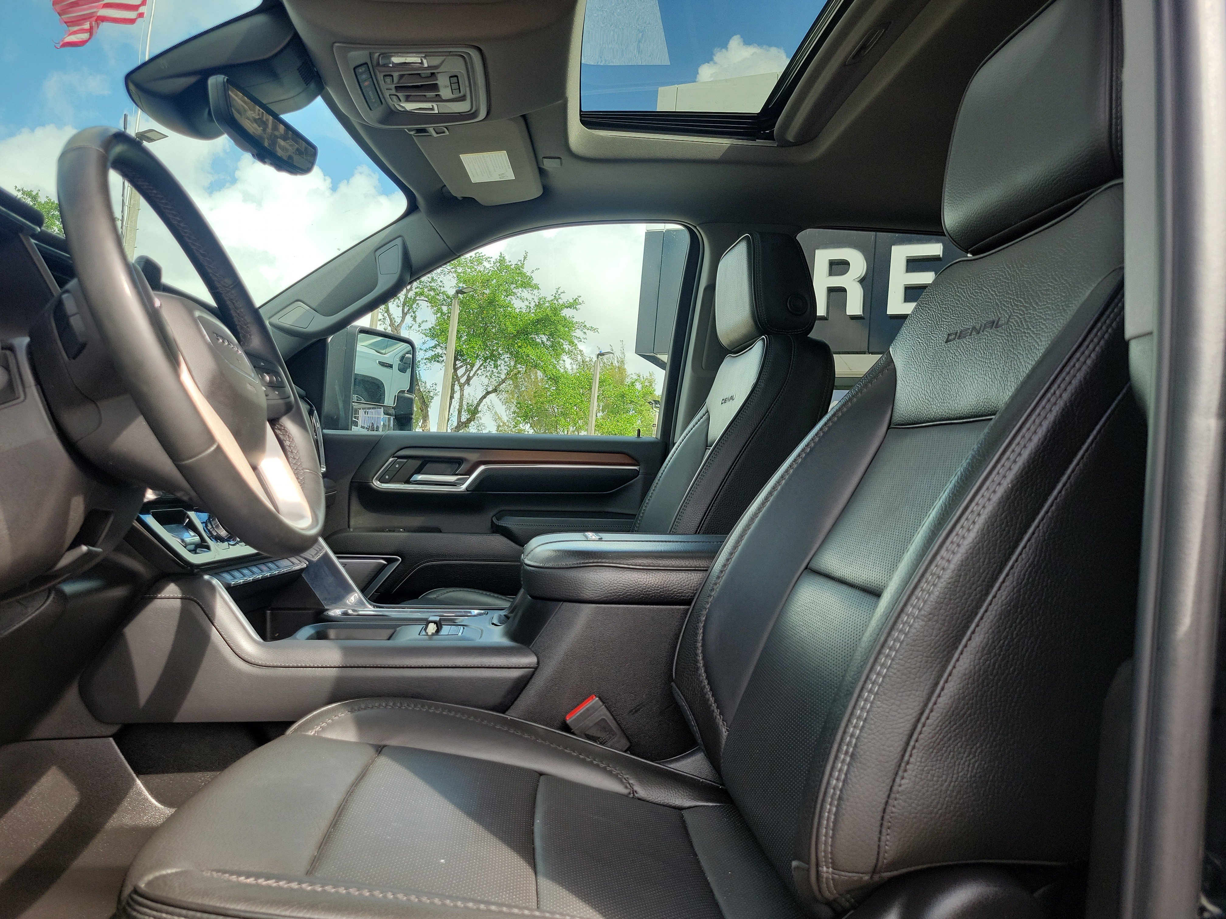 Used 2024 GMC Sierra 2500 Denali w/ Denali Reserve Package image 13