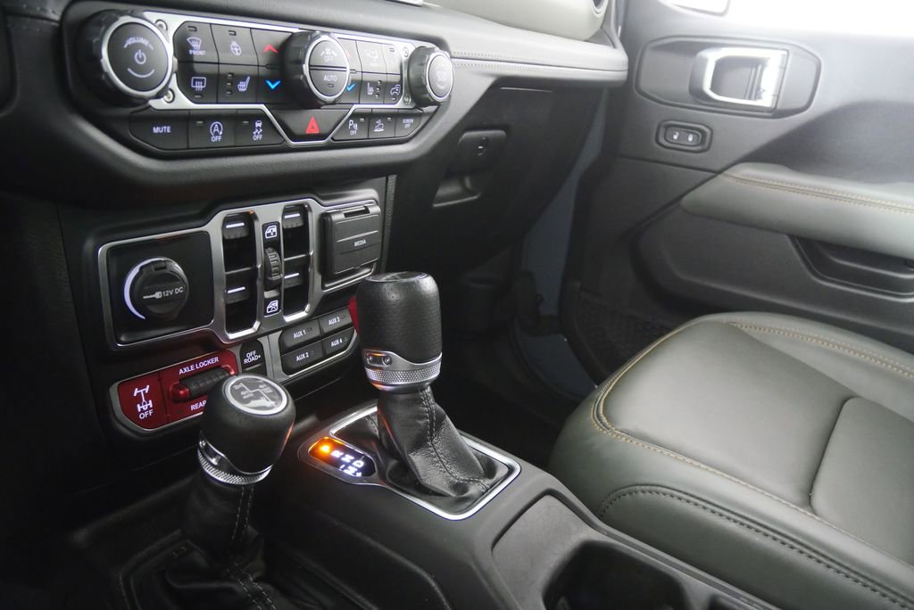 Used 2024 Jeep Gladiator Mojave AWD/4WD image 22