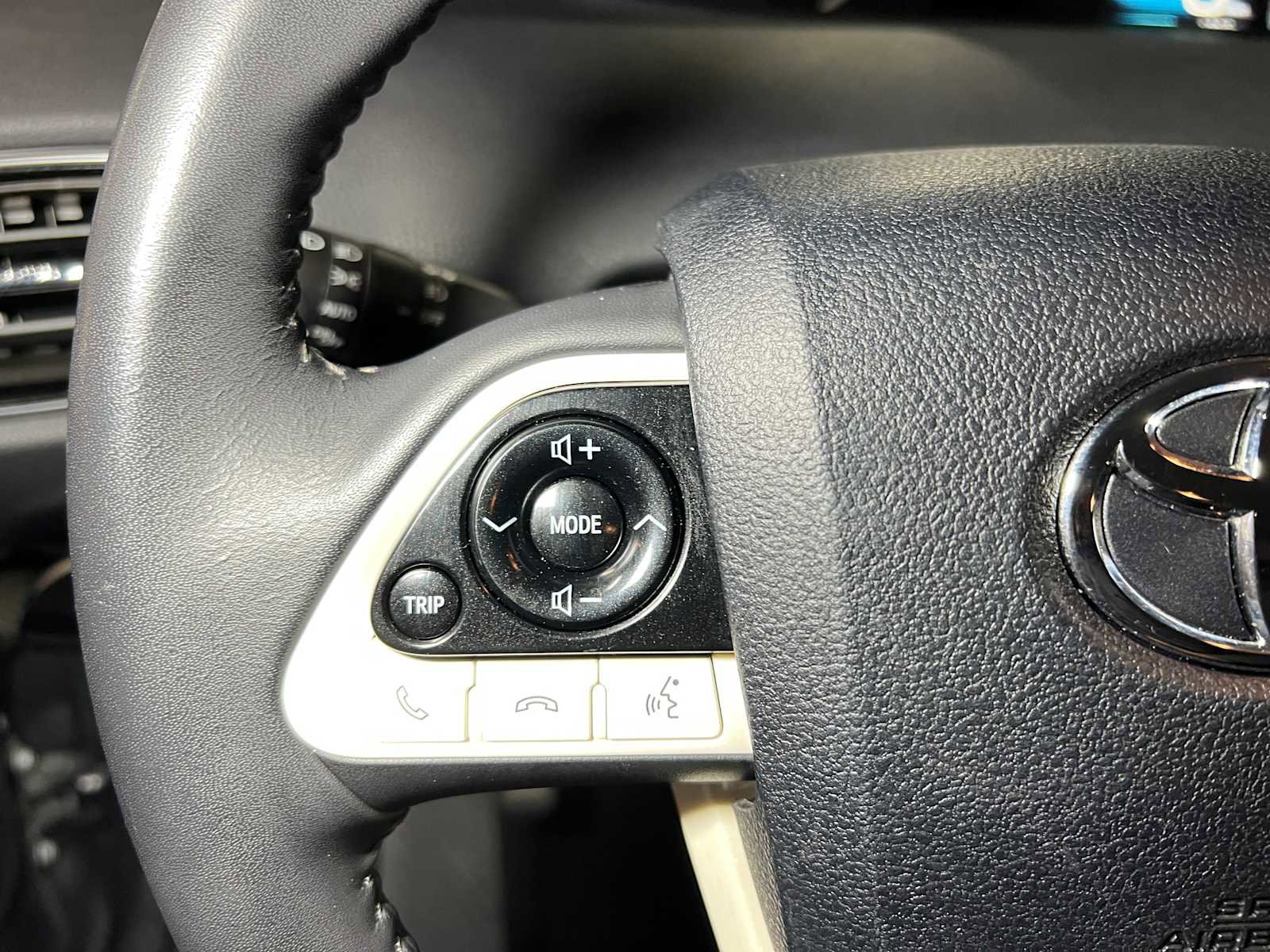 Used 2017 Toyota Prius Prime Premium image 27