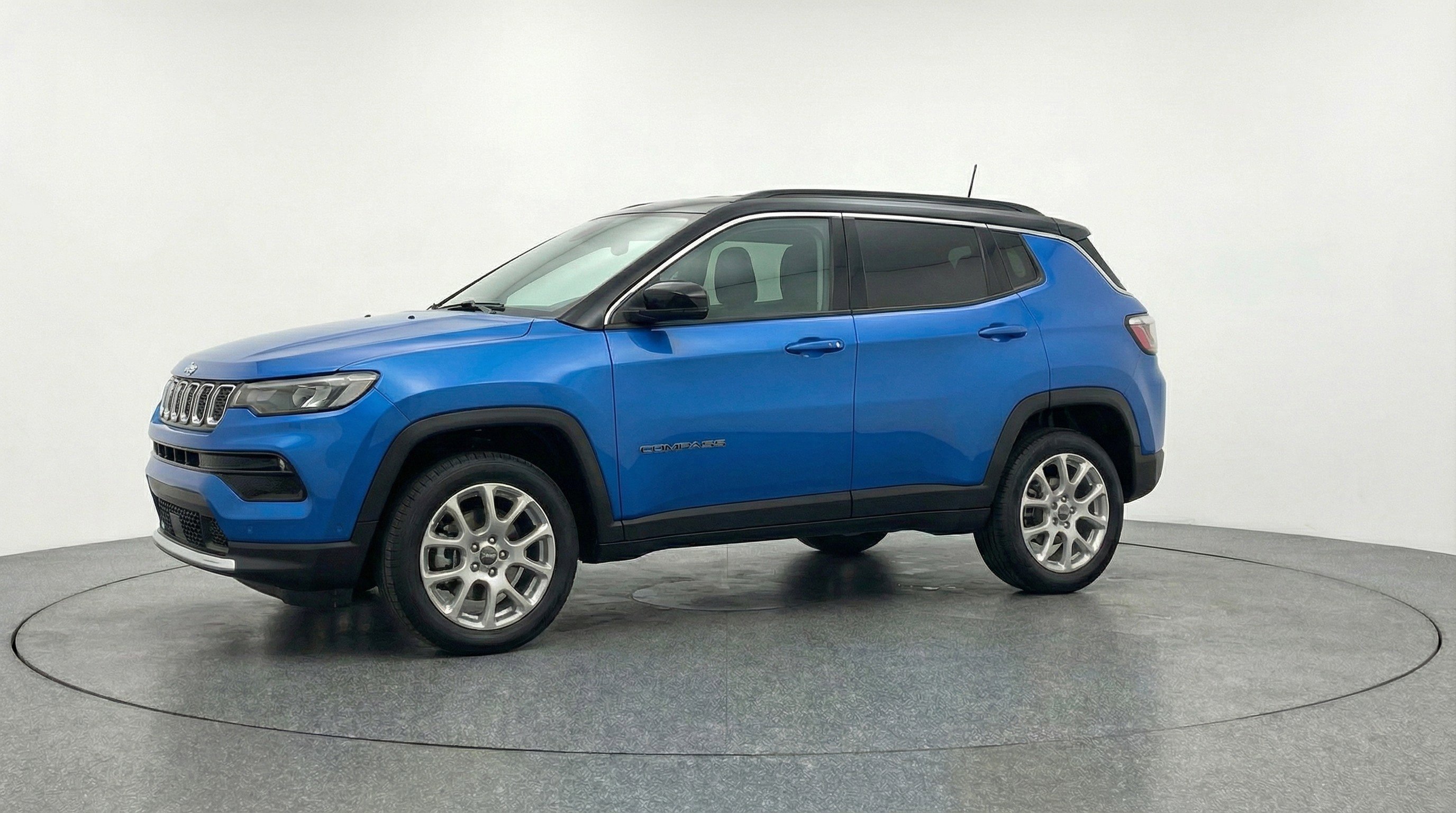 Used 2025 Jeep Compass Limited AWD/4WD image 3