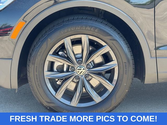 Used 2024 Volkswagen Tiguan SE w/ Panoramic Sunroof Package AWD/4WD image 5