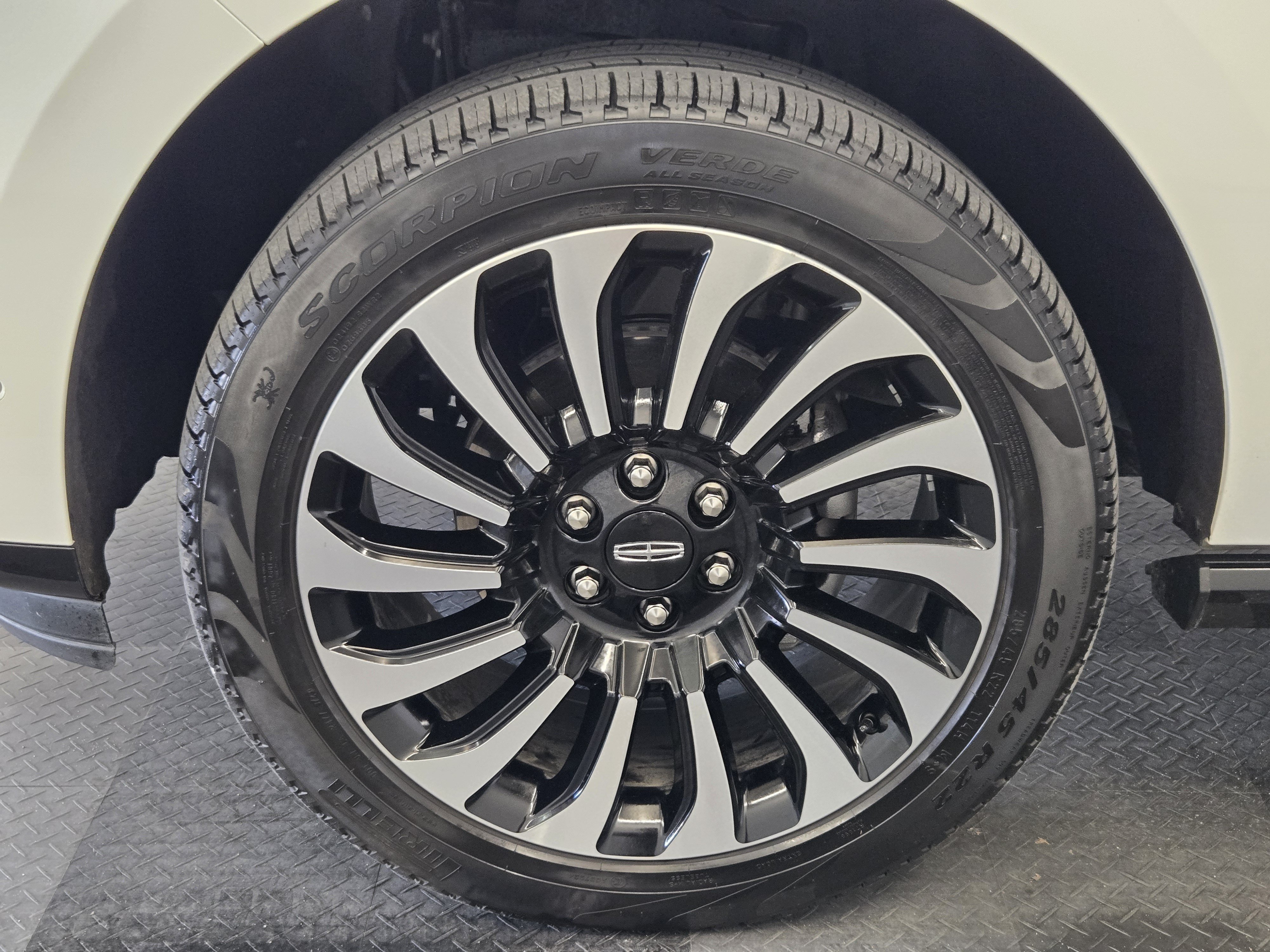 Used 2024 Lincoln Navigator L Black Label AWD/4WD image 10