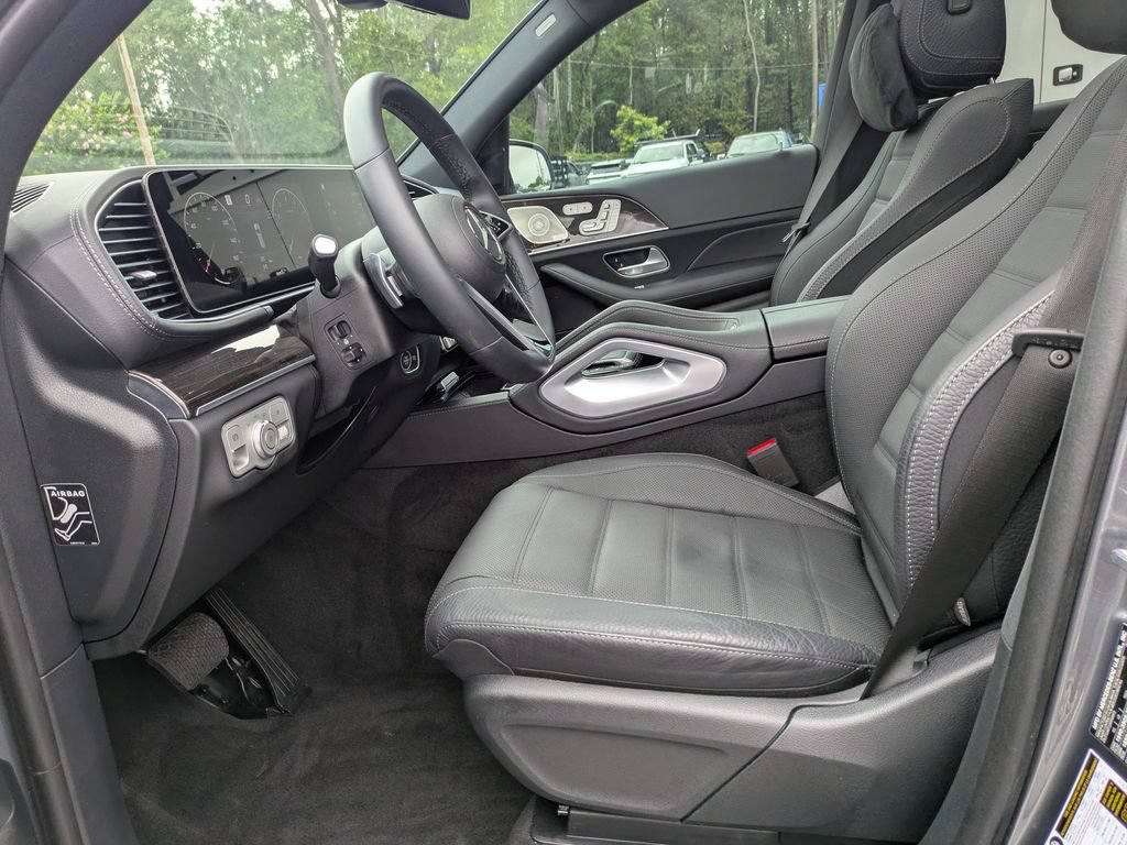 Used 2025 Mercedes-Benz GLS 450 4MATIC image 16