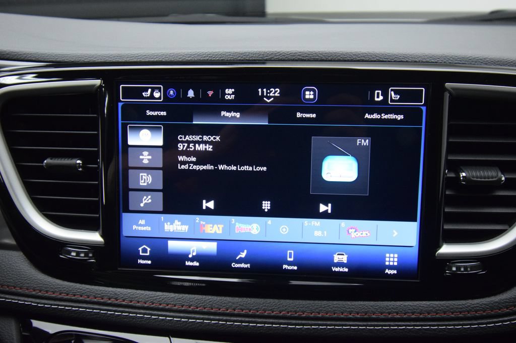 New 2027 Chrysler Pacifica Select FWD image 18