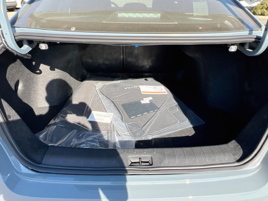 New 2027 Nissan Sentra SR w/ Floor Mat Package FWD image 23