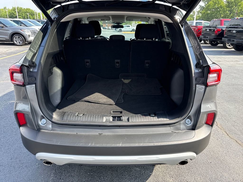 Used 2023 Ford Escape Active w/ Cold Weather Package image 11