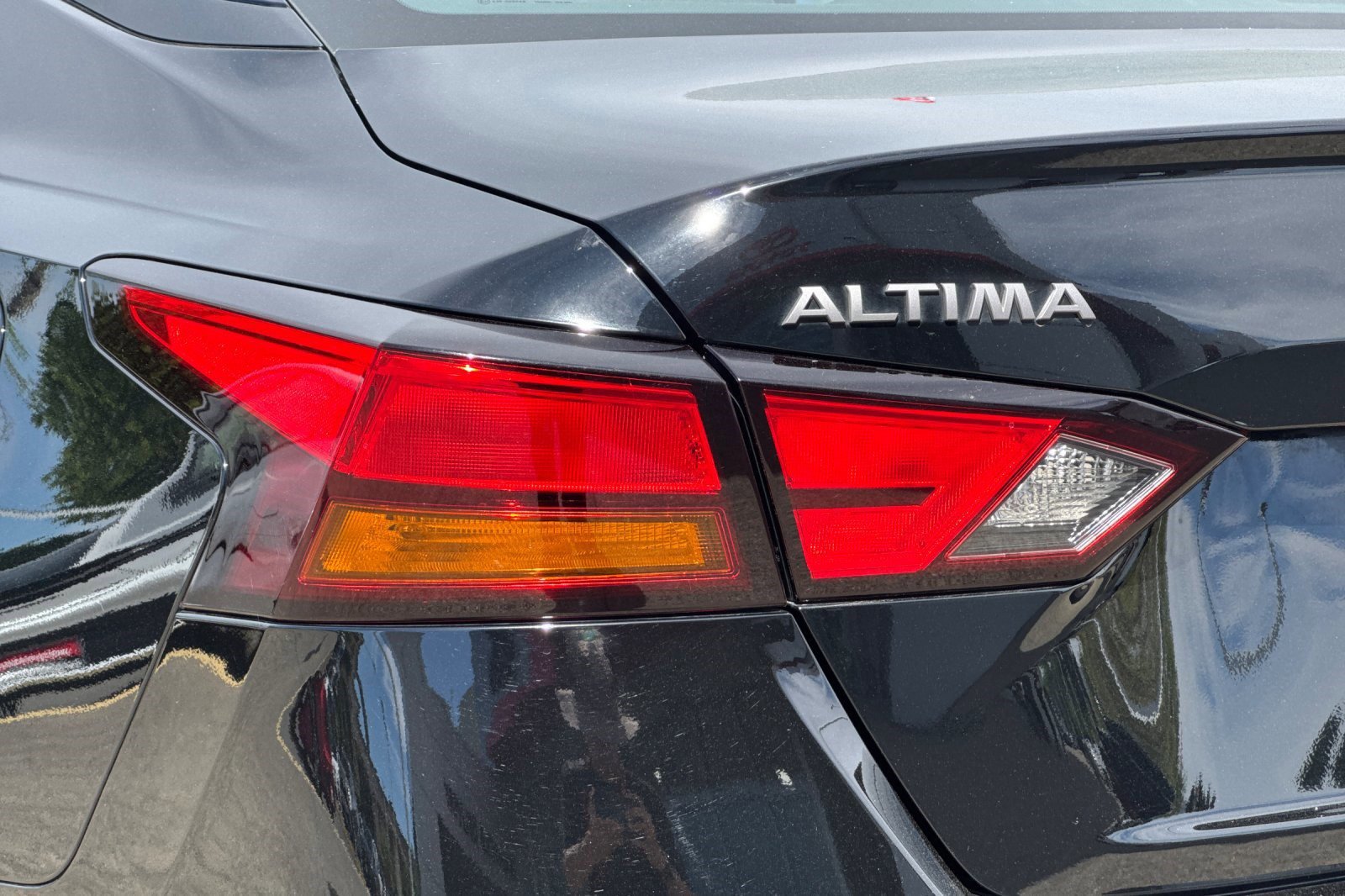 Used 2025 Nissan Altima 2.5 SV image 11
