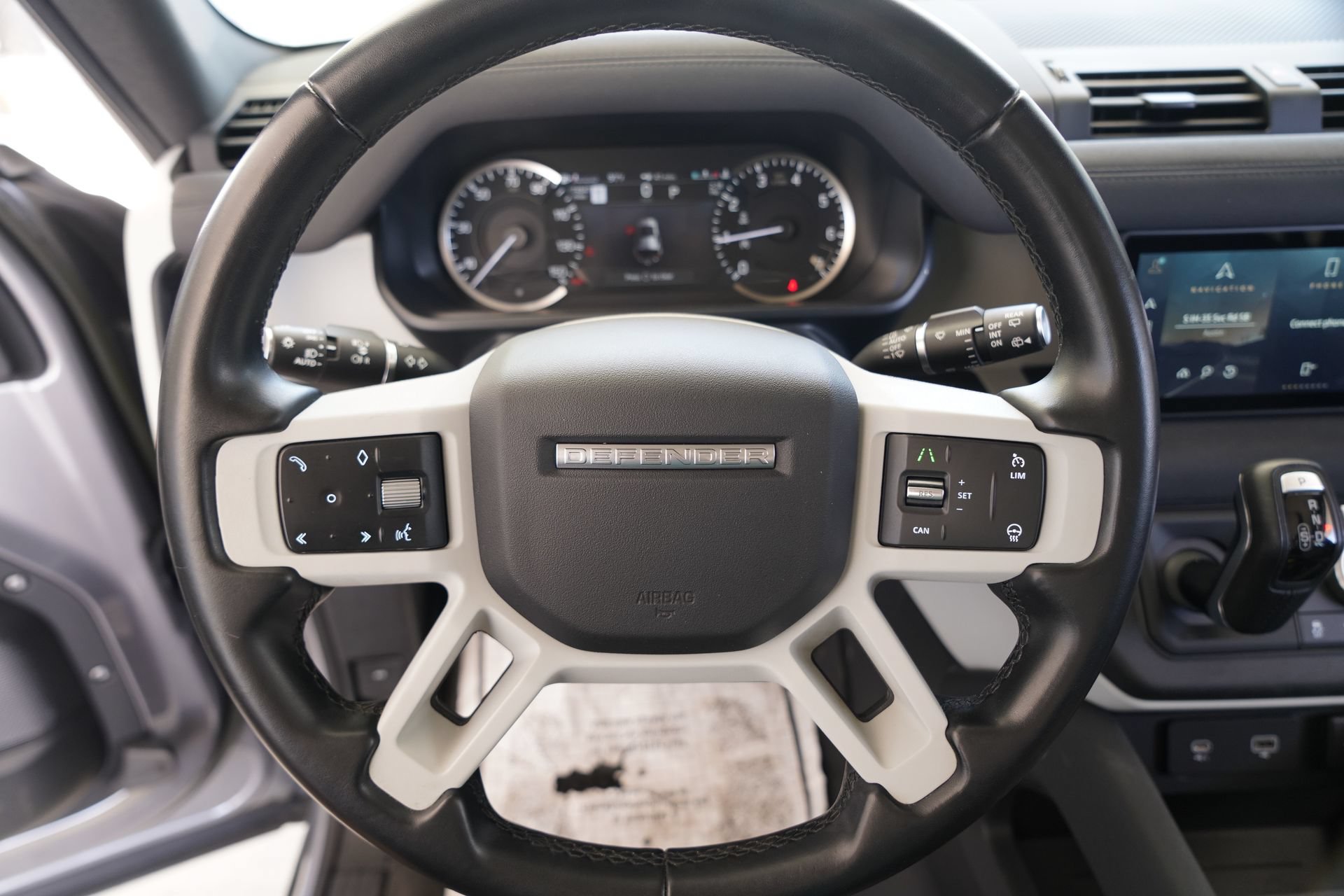Used 2023 Land Rover Defender 110 SE AWD/4WD image 12