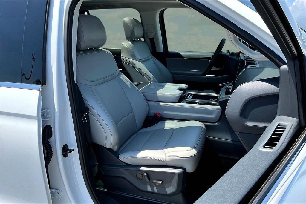 Used 2025 Ford Expedition Max Active AWD/4WD image 32