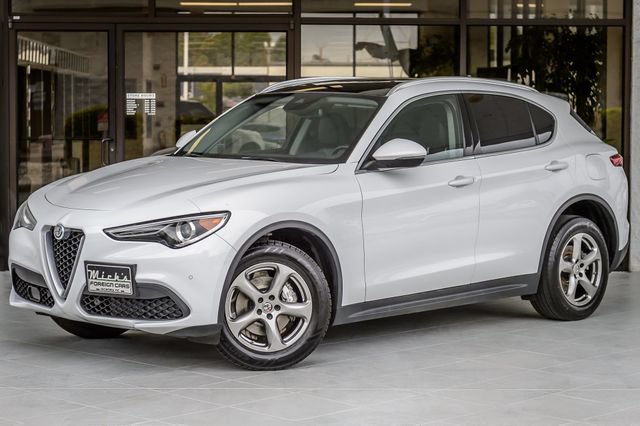 Used 2021 Alfa Romeo Stelvio Sprint w/ Sun & Sound Package AWD/4WD image 2