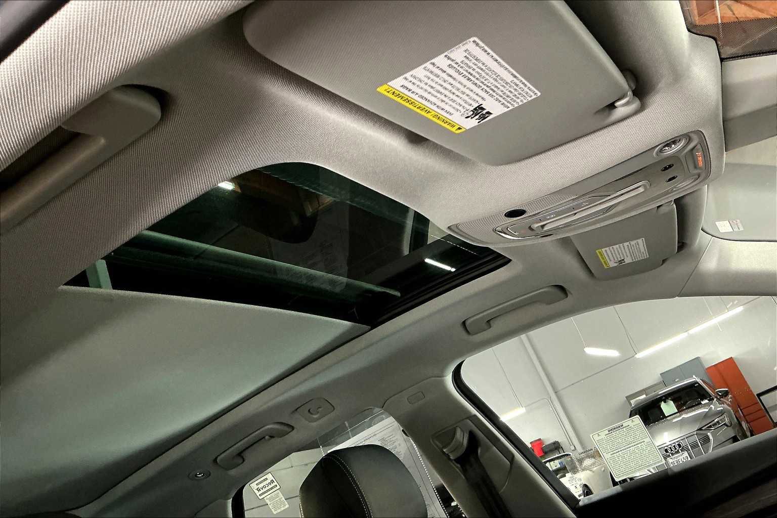 Used 2025 Audi Q5 2.0T Premium image 24