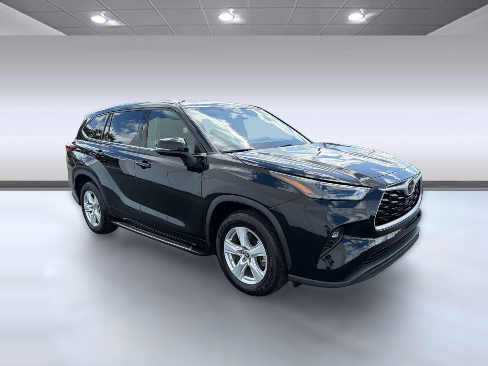 Used 2022 Toyota Highlander LE FWD image 7