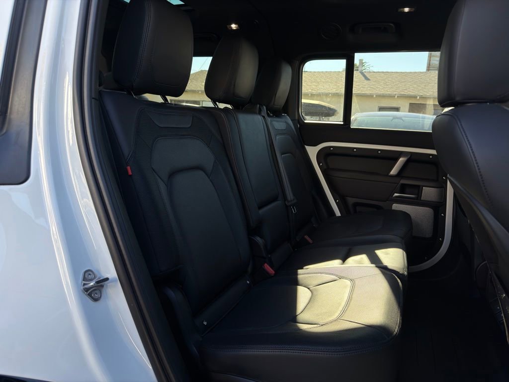 Used 2024 Land Rover Defender 130 X-Dynamic SE image 41