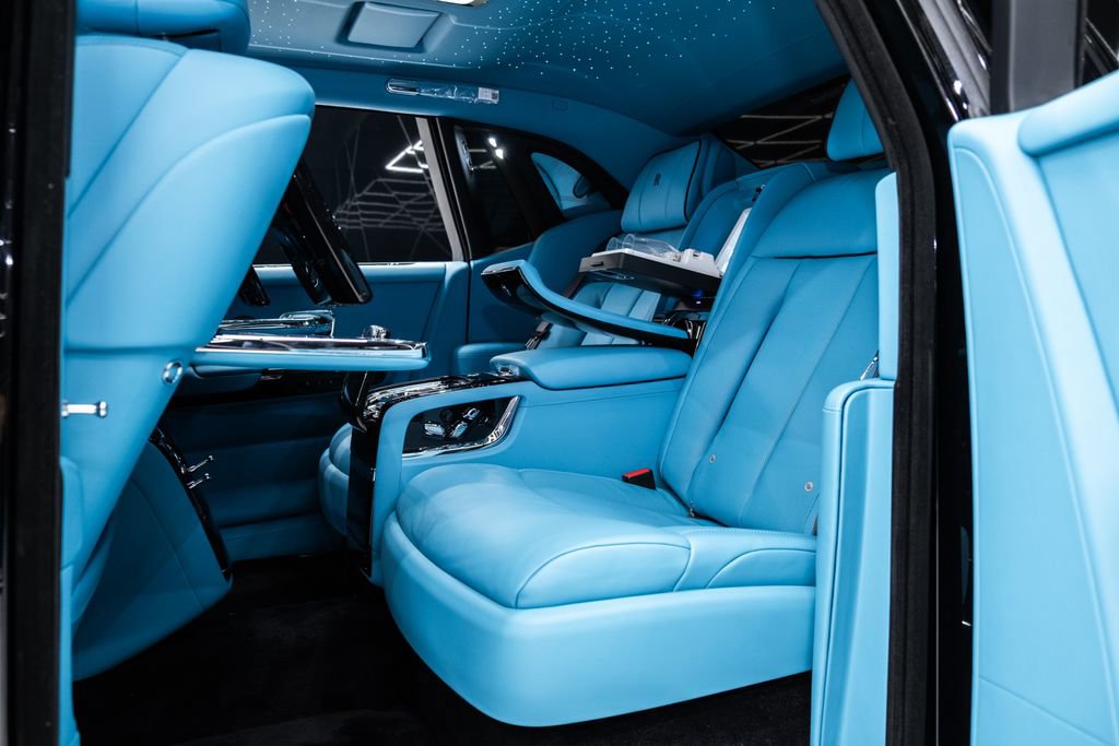 Used 2025 Rolls-Royce Phantom Sedan RWD image 38
