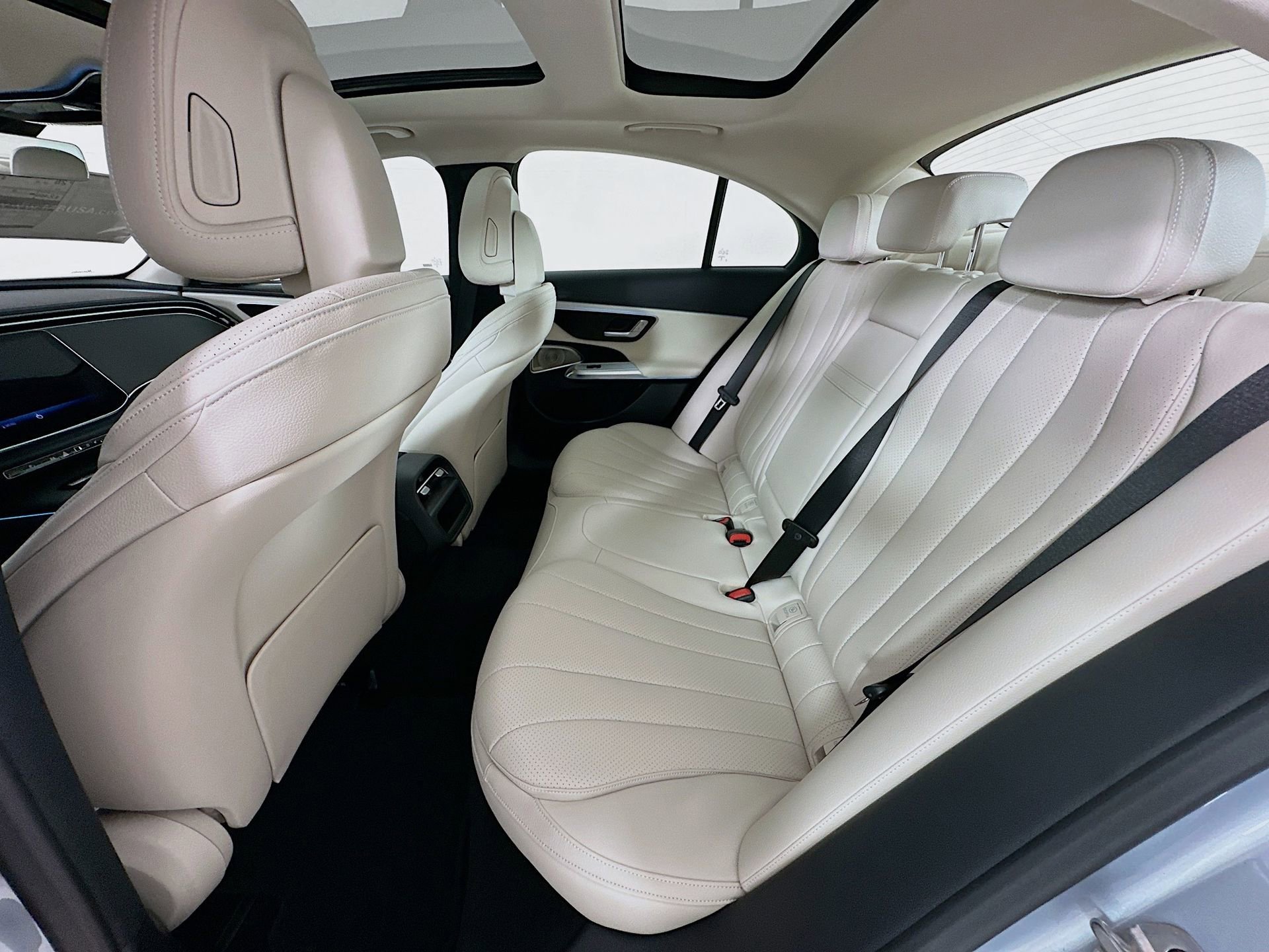 New 2026 Mercedes-Benz E 450 4MATIC Sedan image 27