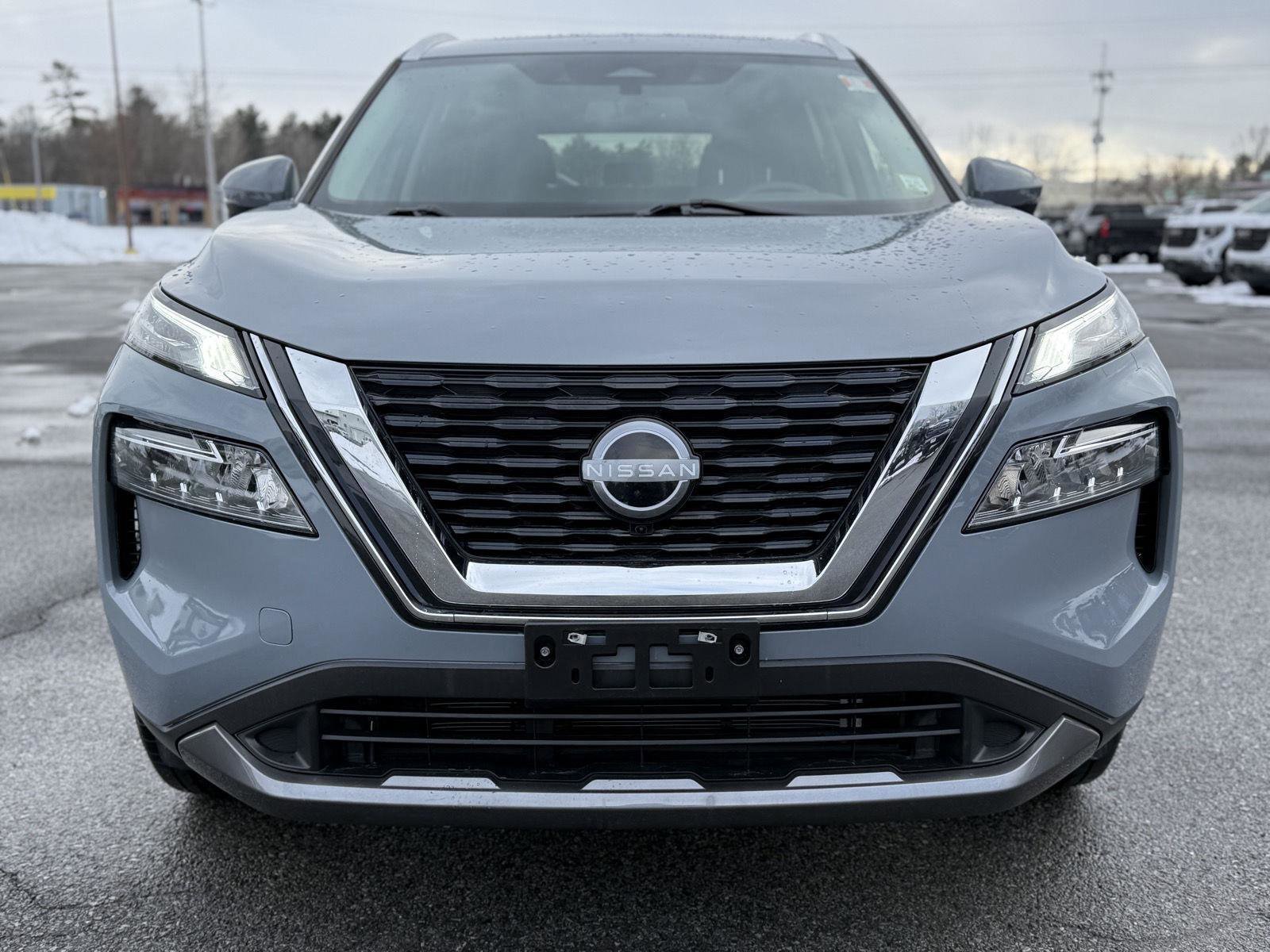 Used 2023 Nissan Rogue SL image 2