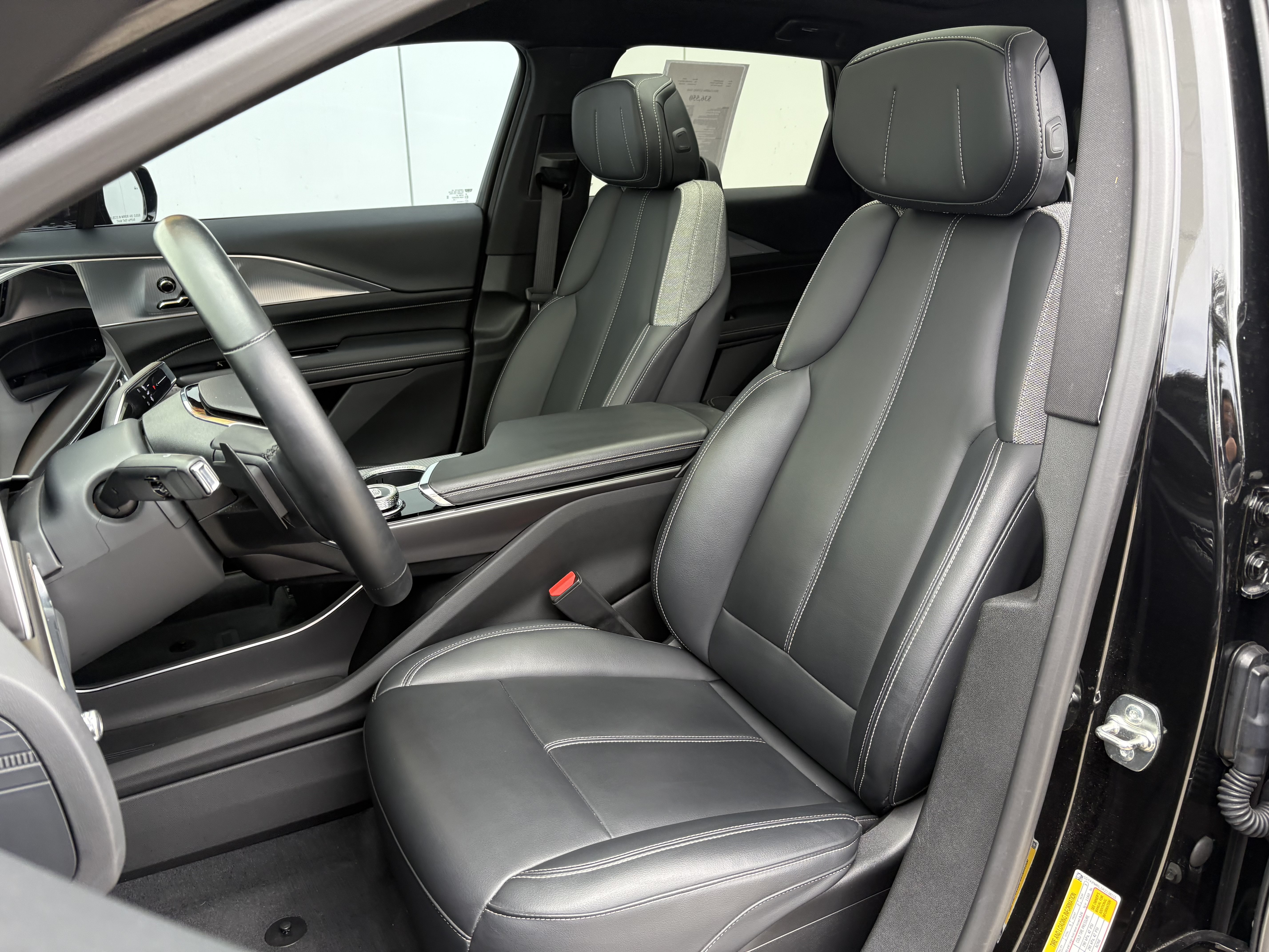 Certified 2024 Cadillac Lyriq Tech AWD/4WD image 10