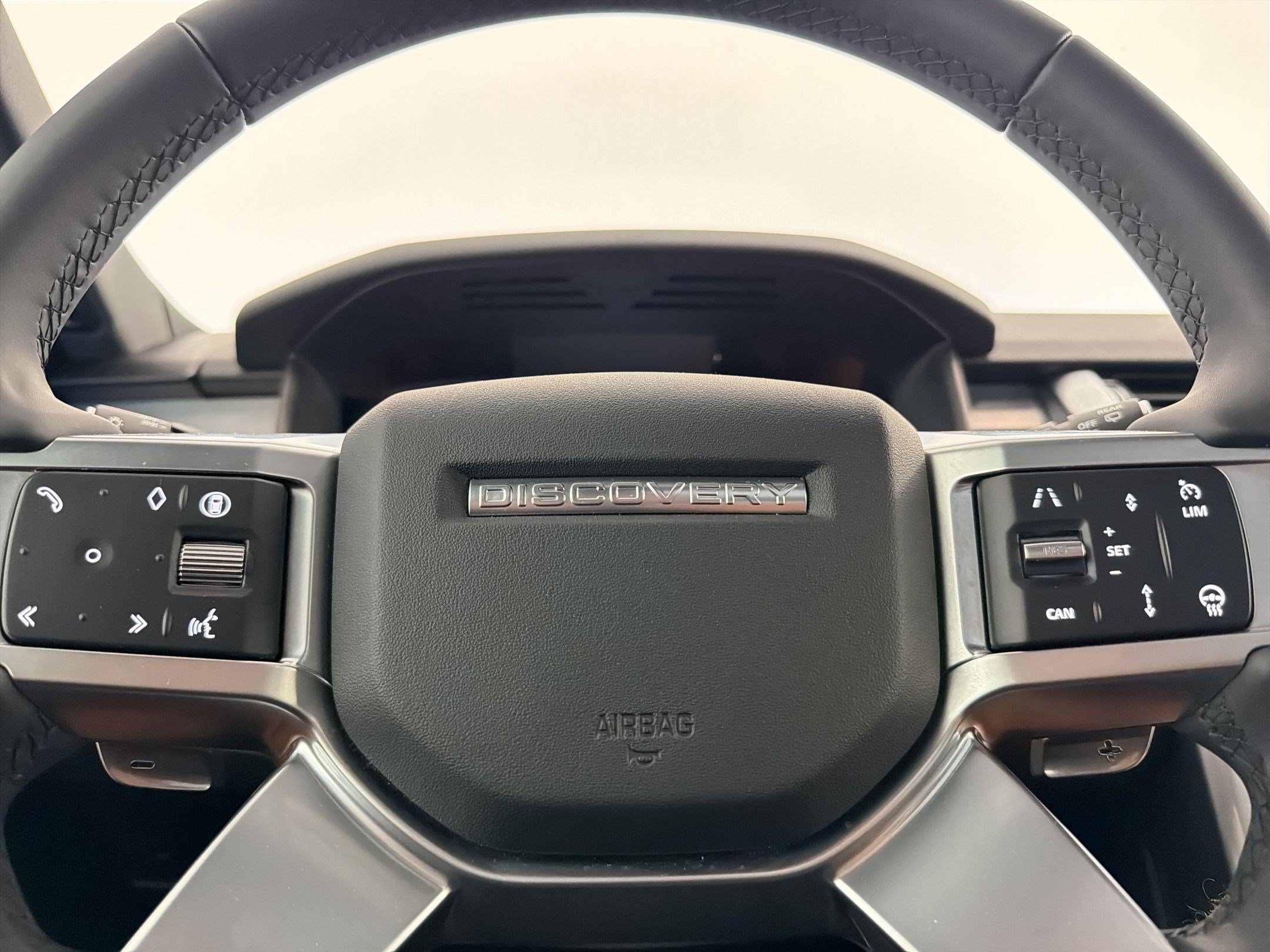 Certified 2025 Land Rover Discovery Dynamic SE AWD/4WD image 16